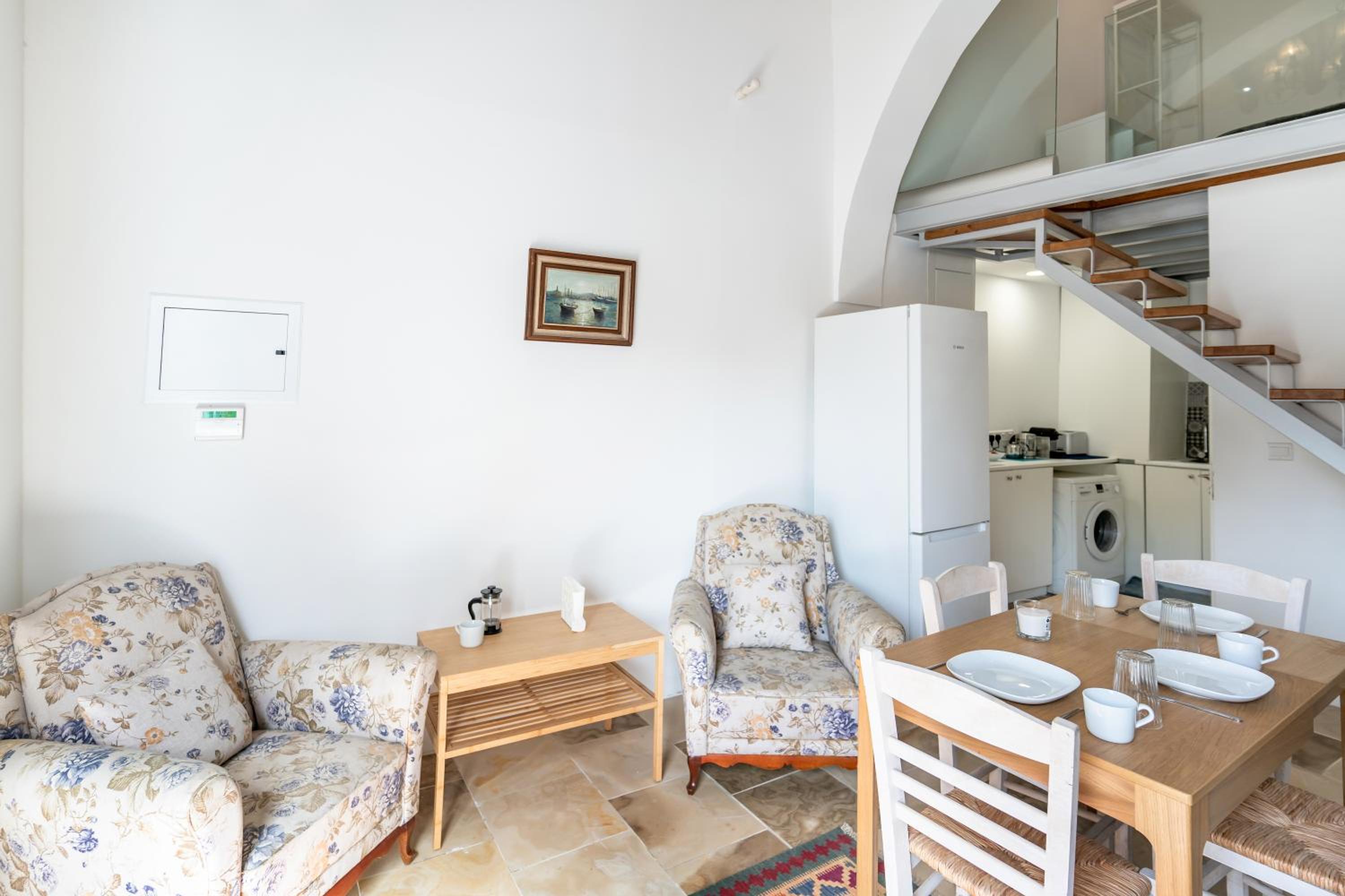 Studio Apartment - Photo 4