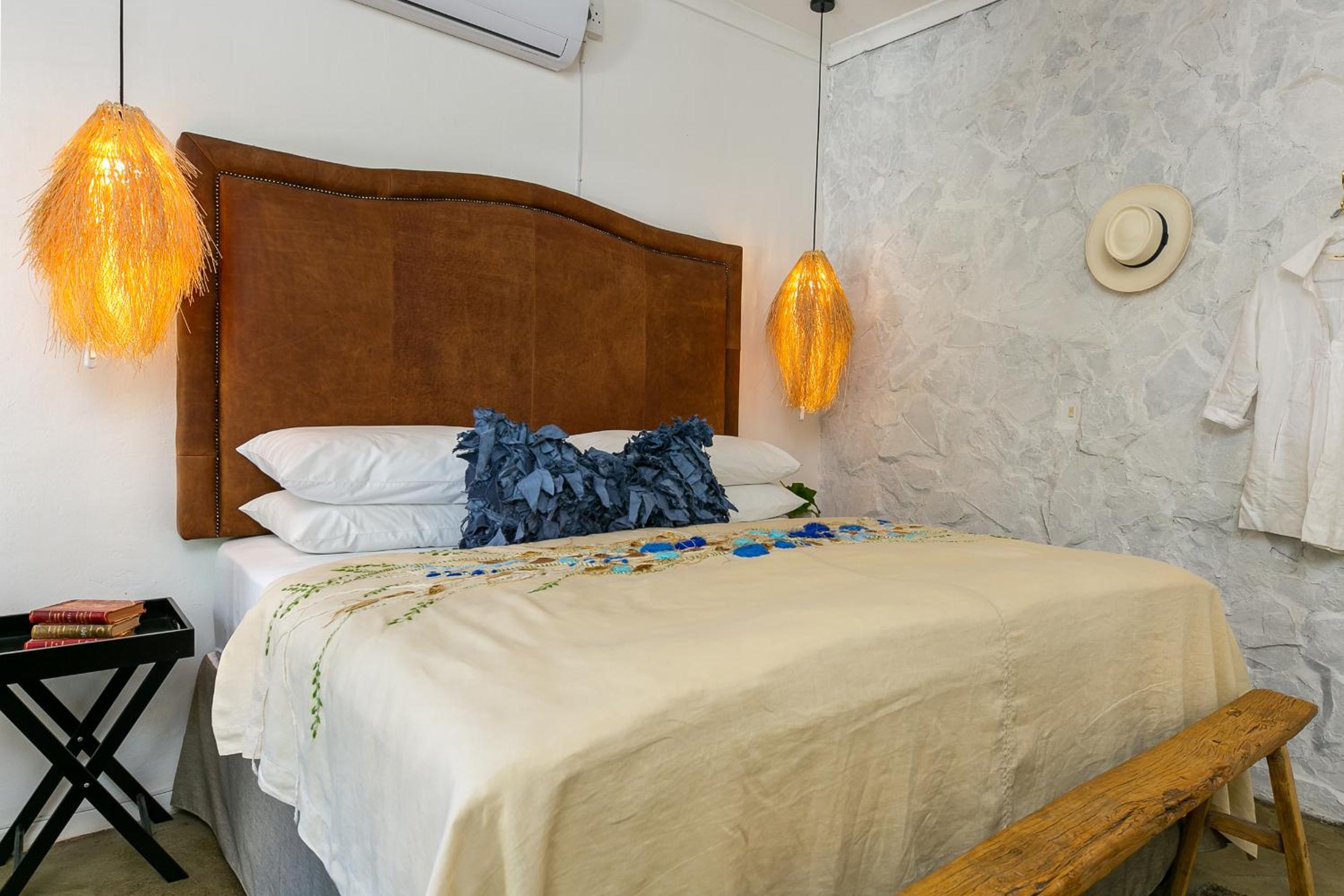 Standard King Room - Photo 10