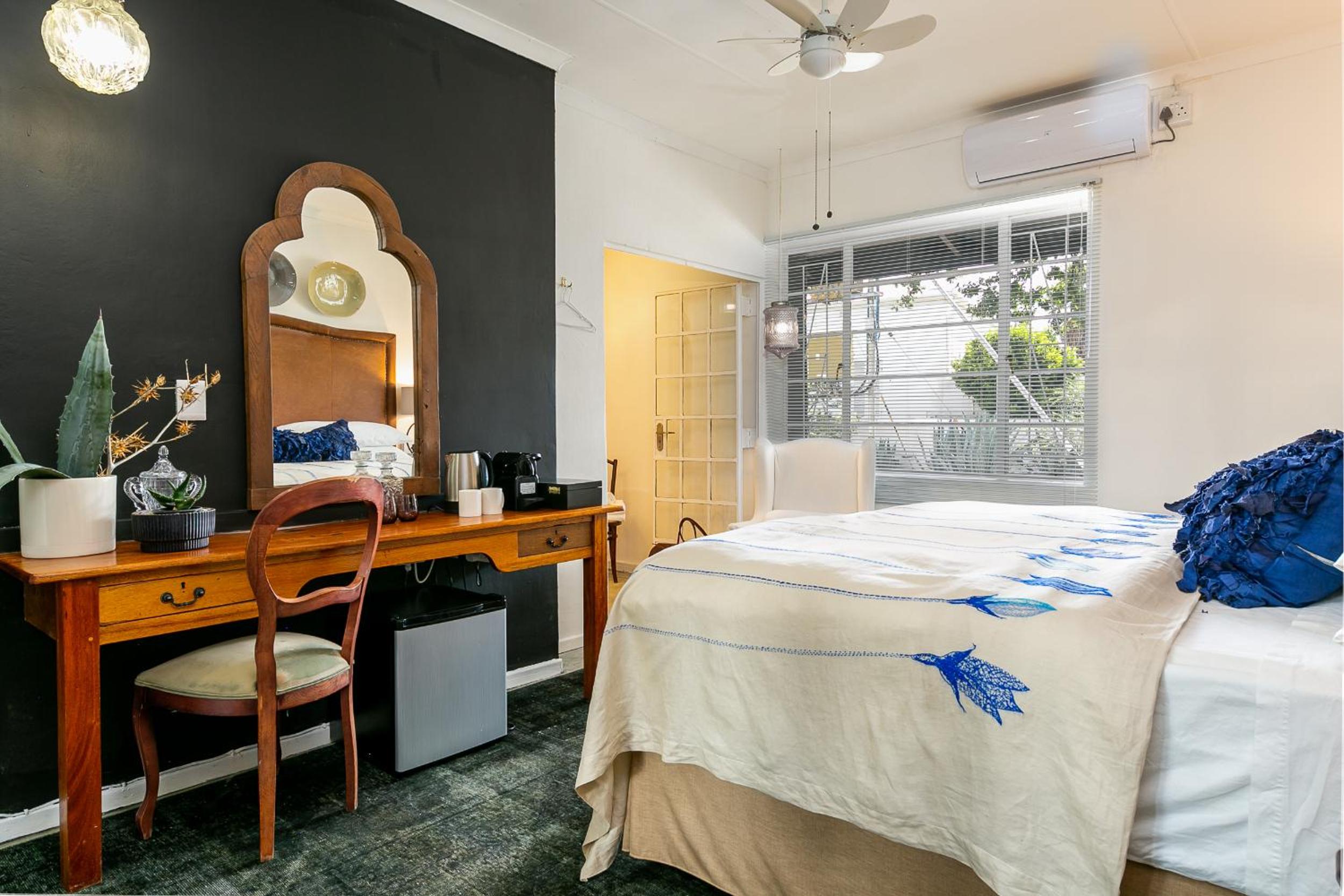 Deluxe King Room - Photo 16