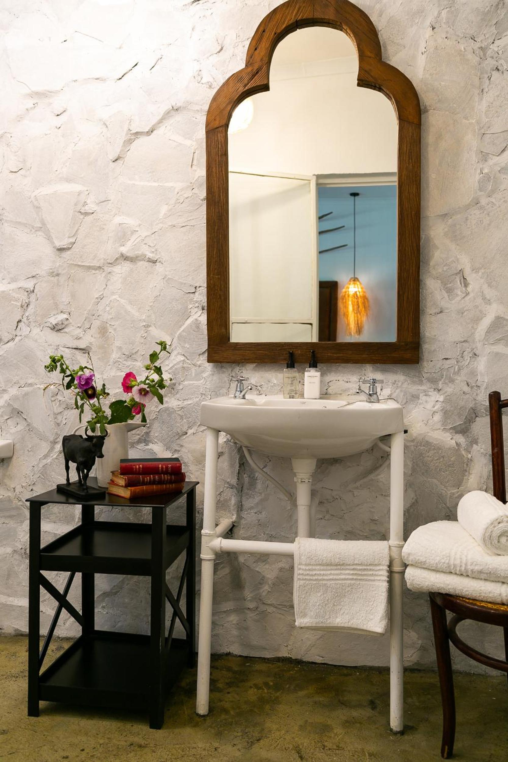 Deluxe King Room - Photo 19