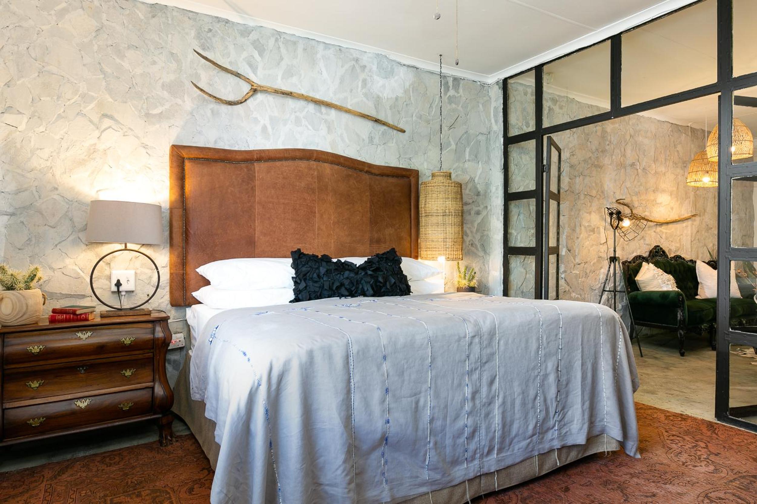 Deluxe King Room - Photo 2