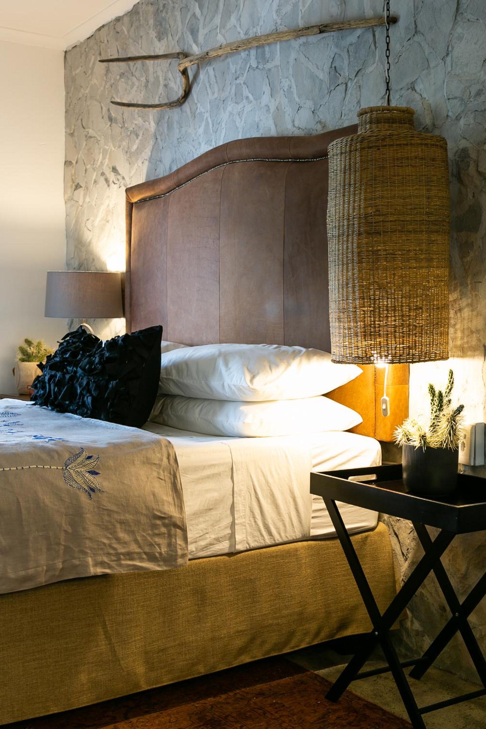 Standard King Room - Photo 12