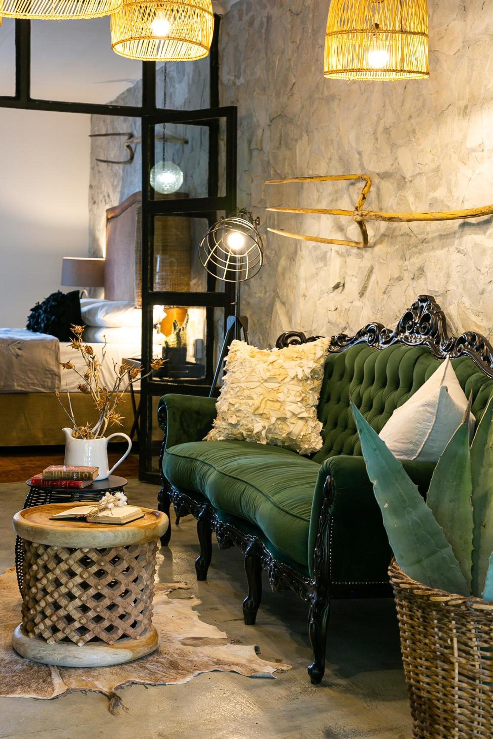 Deluxe King Room - Photo 14