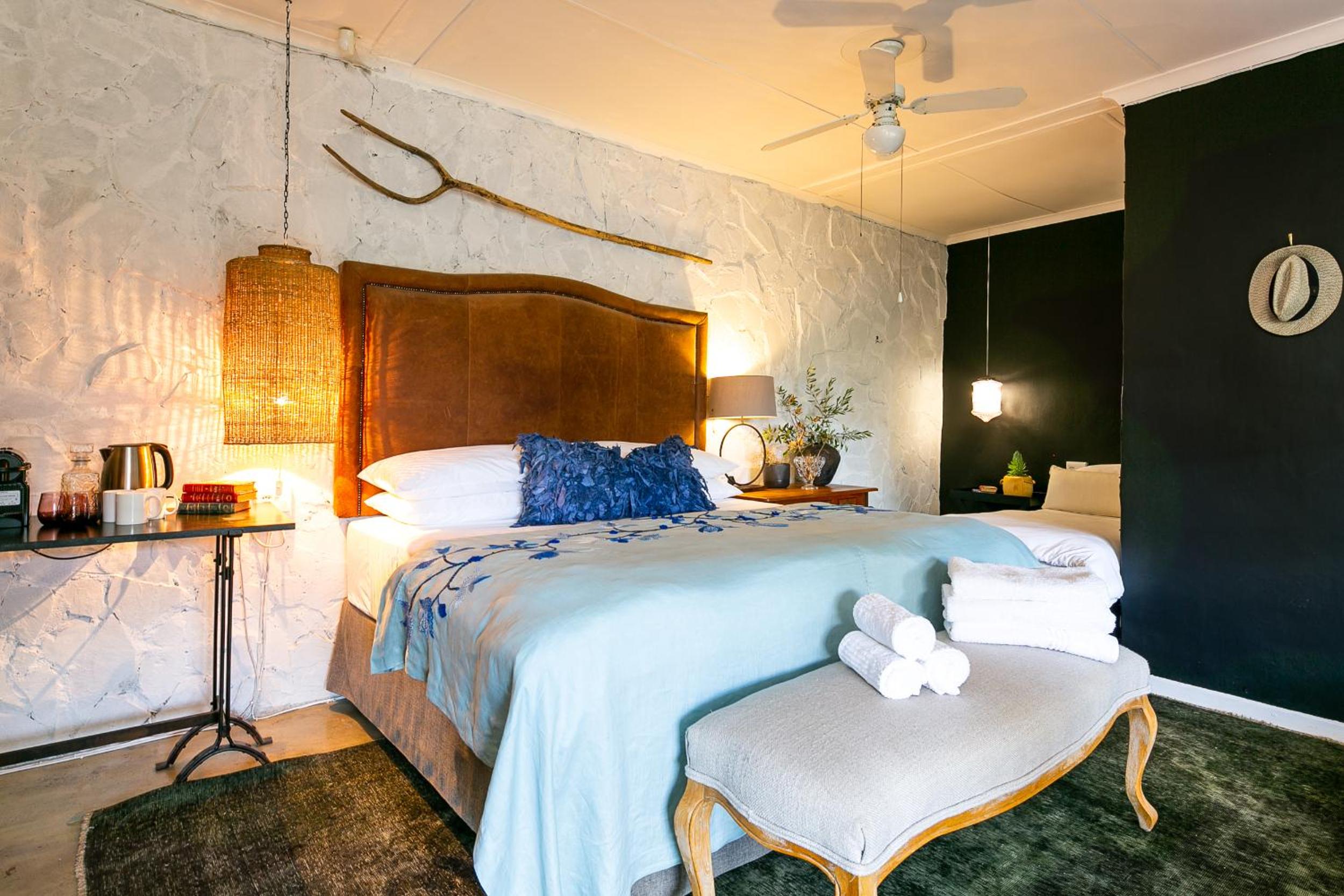 Deluxe King Room - Photo 21