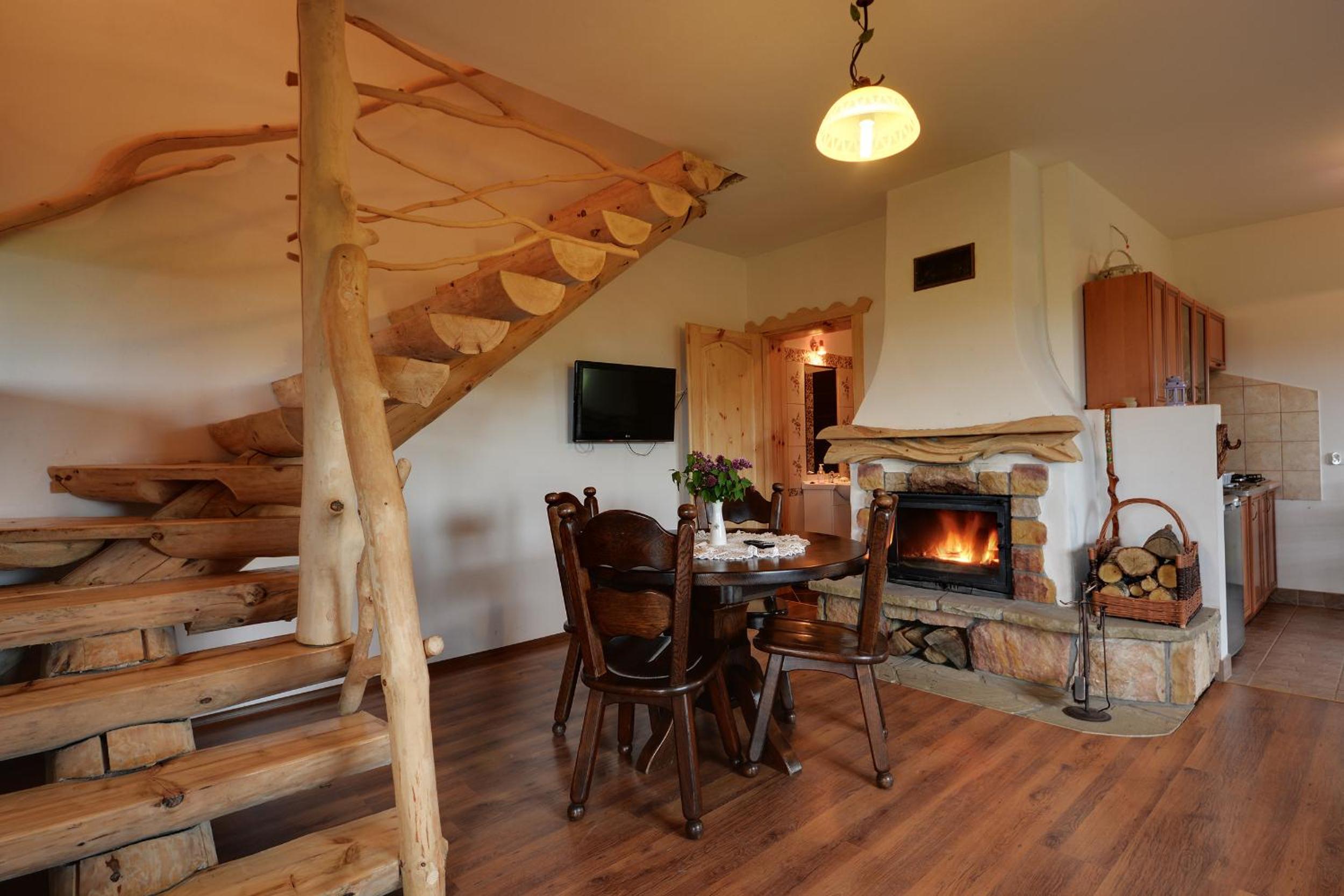 Three-Bedroom Apartment with Terrace and Lake View photo 2
