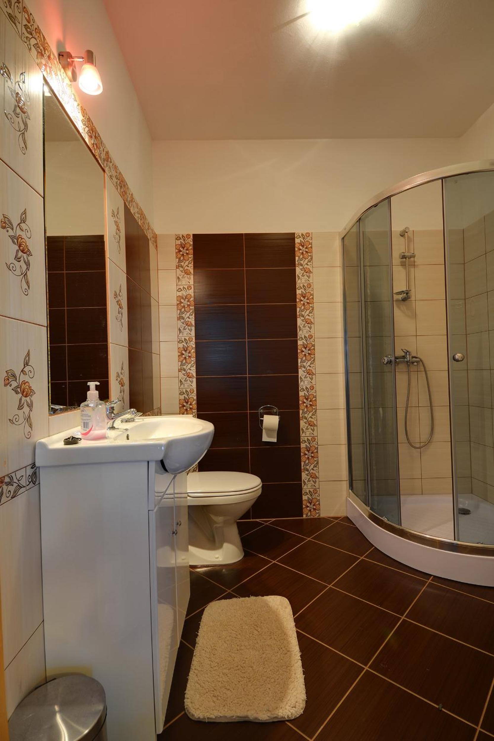 Three-Bedroom Apartment with Terrace and Lake View photo 3