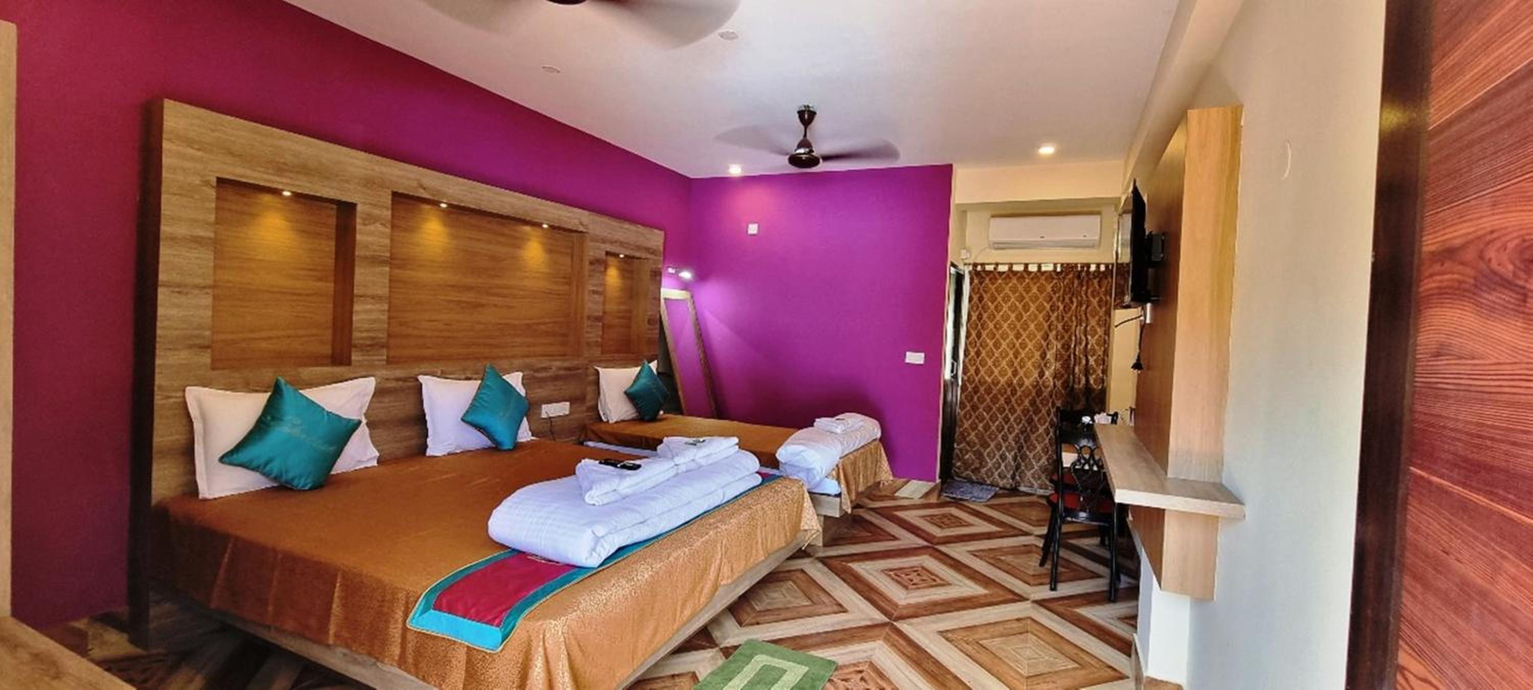 Deluxe Room - Photo 16