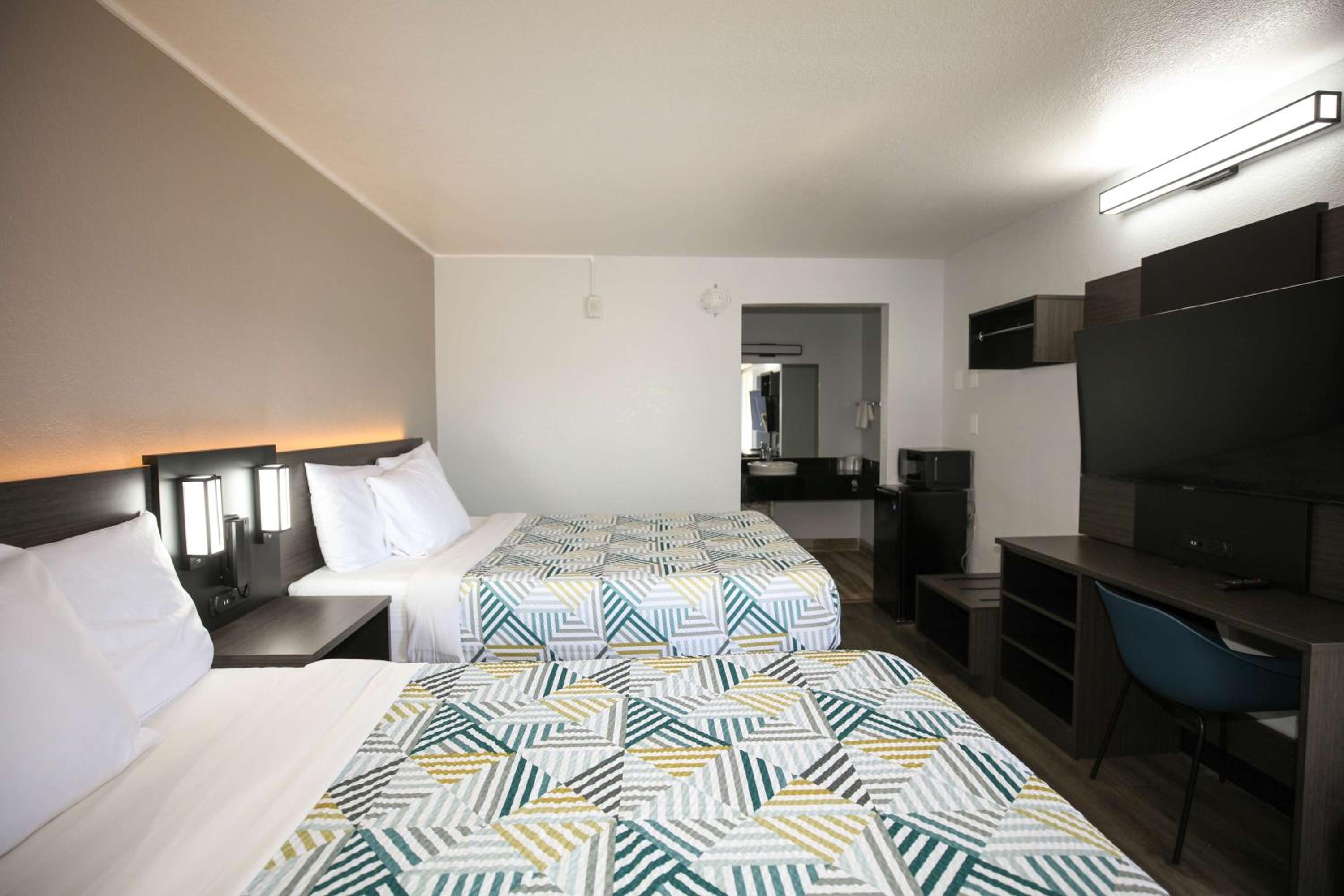 Deluxe Quadruple Room - Non-Smoking