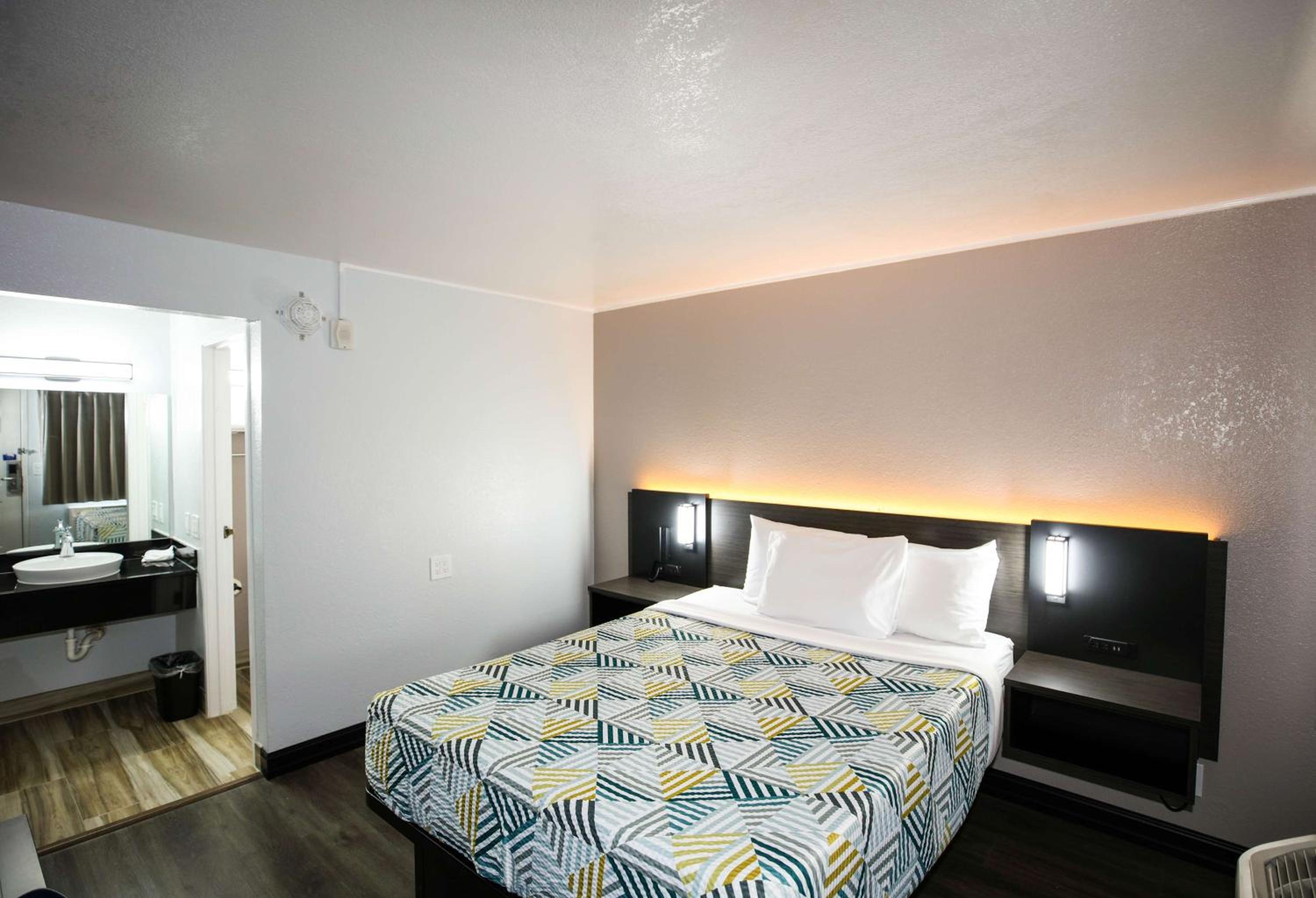 Double Room - Disability Access - Roll In Shower