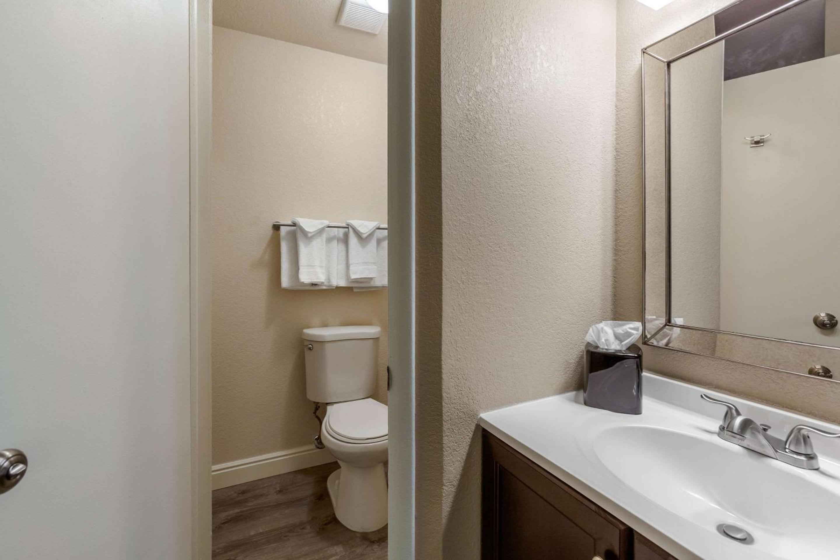 Double Suite with Two Double Beds - Non-Smoking - Photo 2