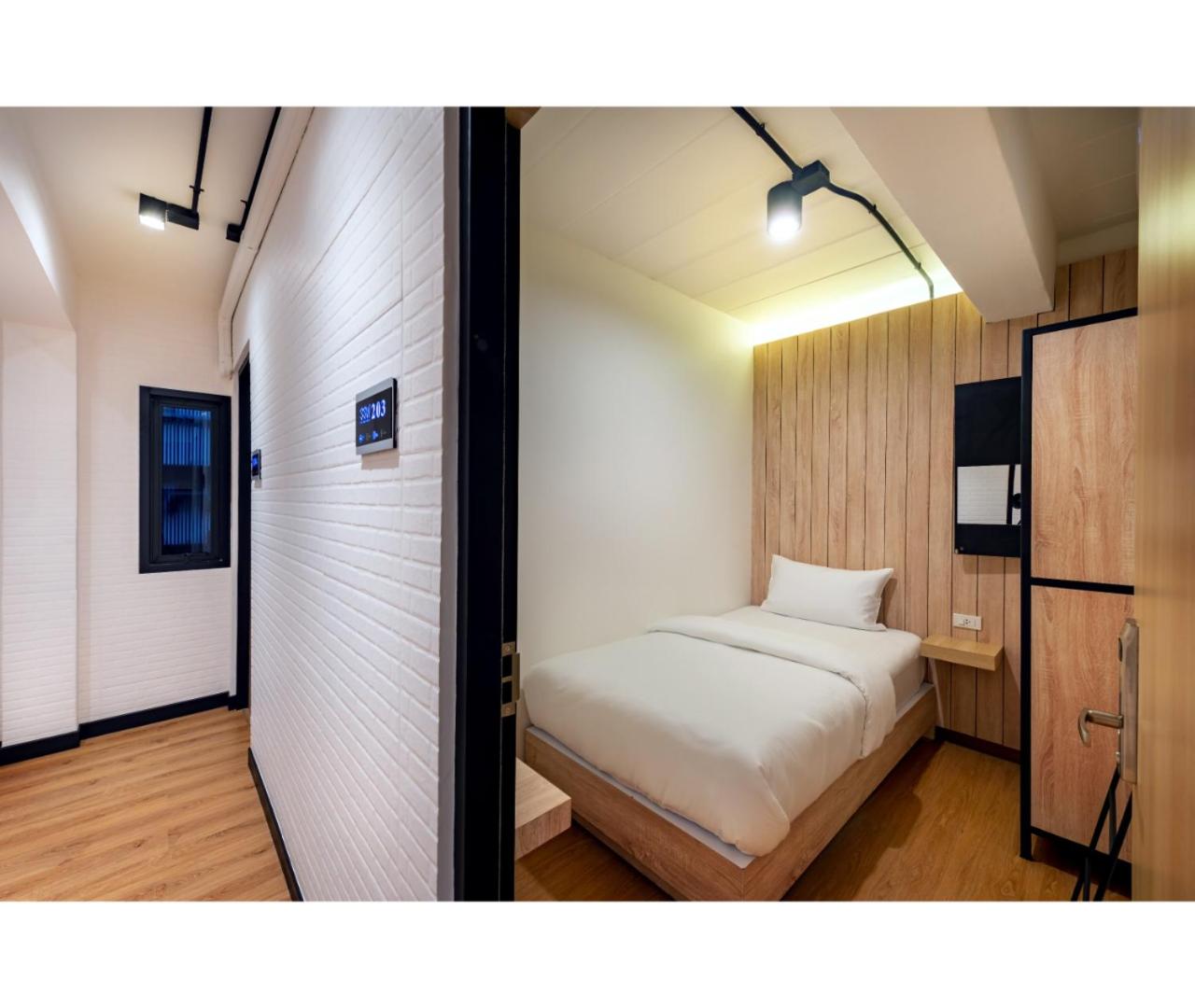 Standard Single Room with Shared Bathroom photo 3