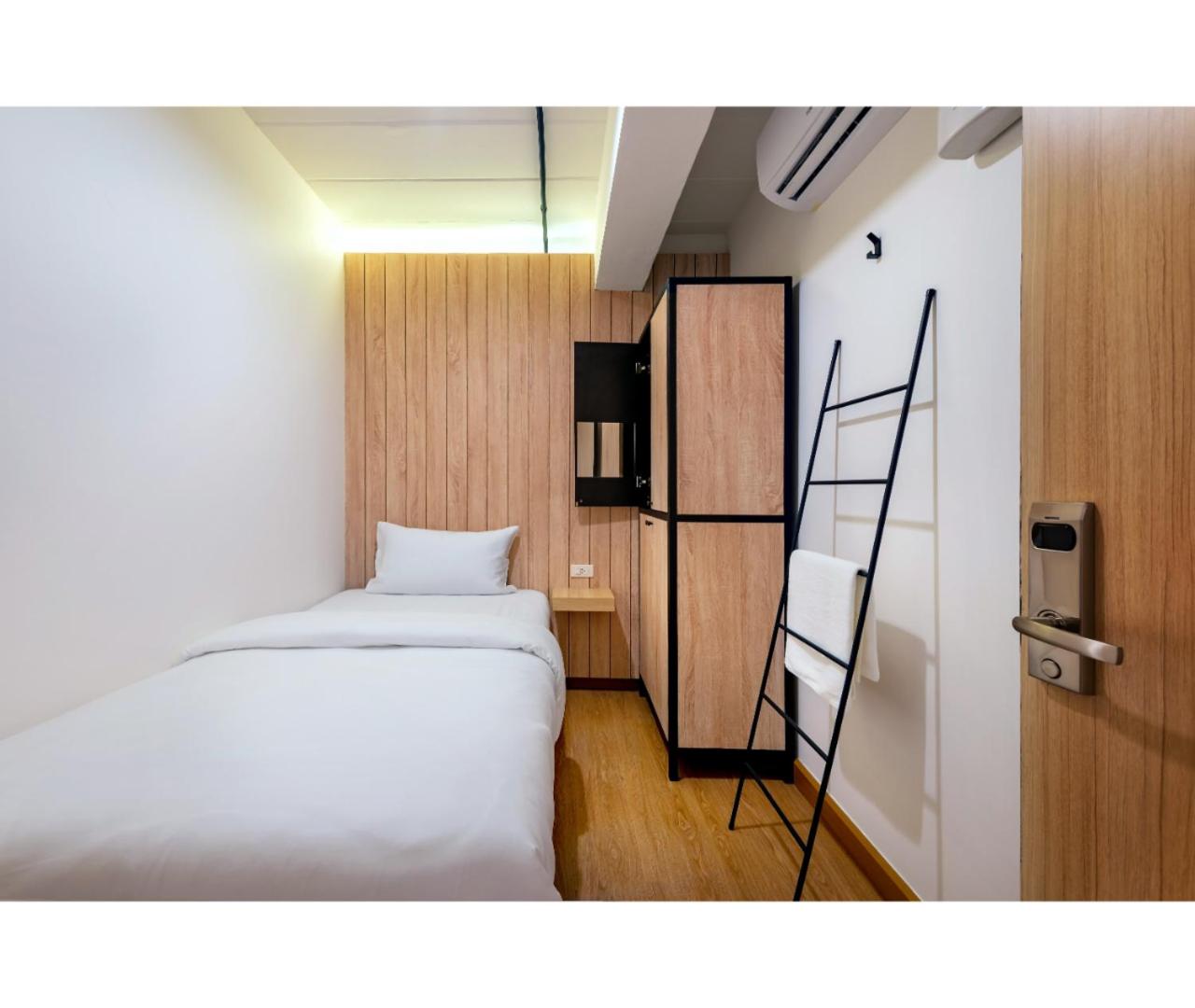 Standard Single Room with Shared Bathroom photo 3