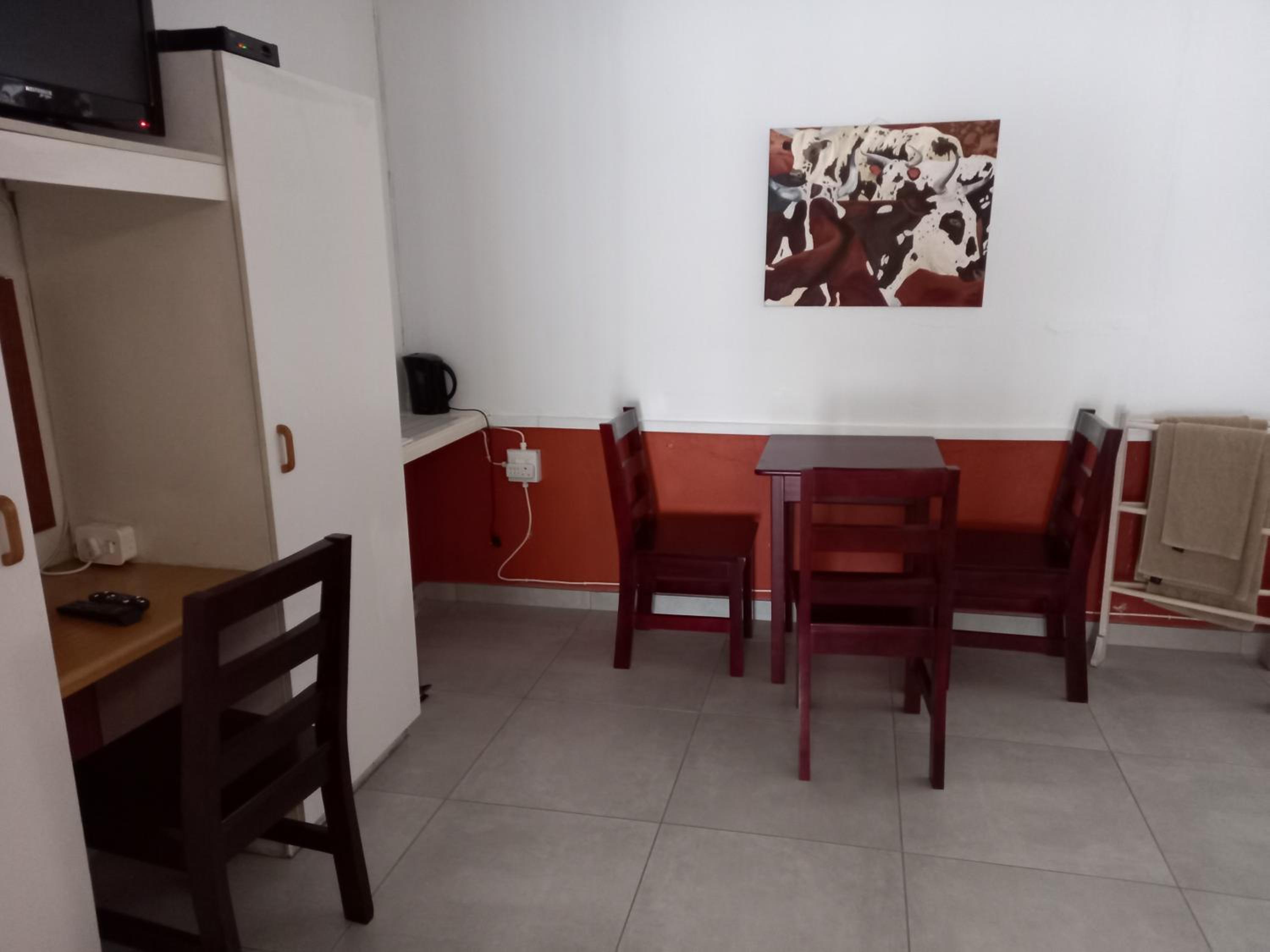 Family Room with Private Bathroom - Photo 7