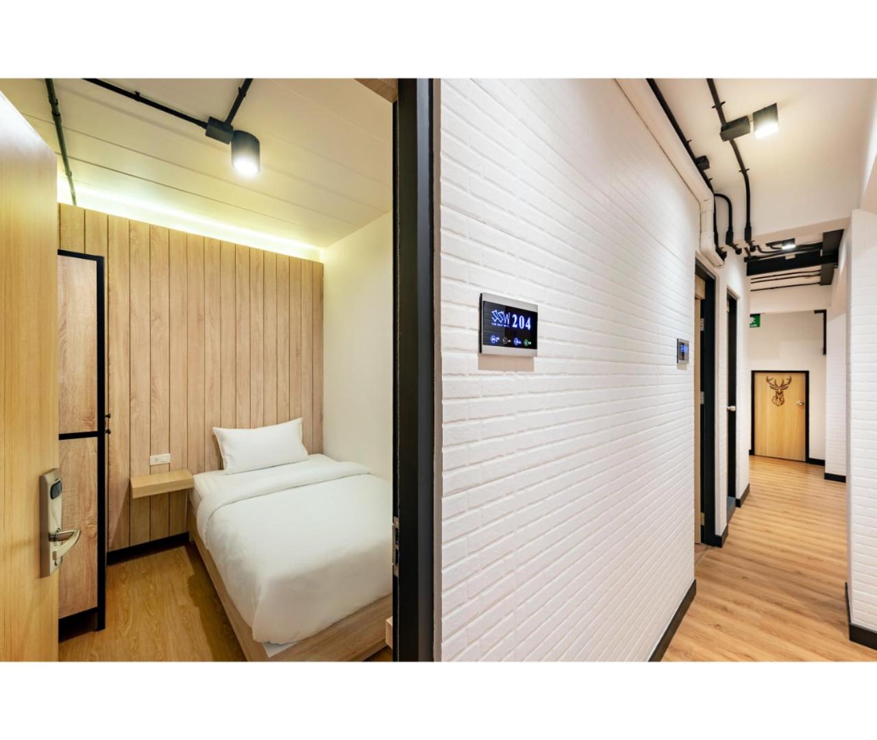 Single Room with Shared Bathroom photo 3