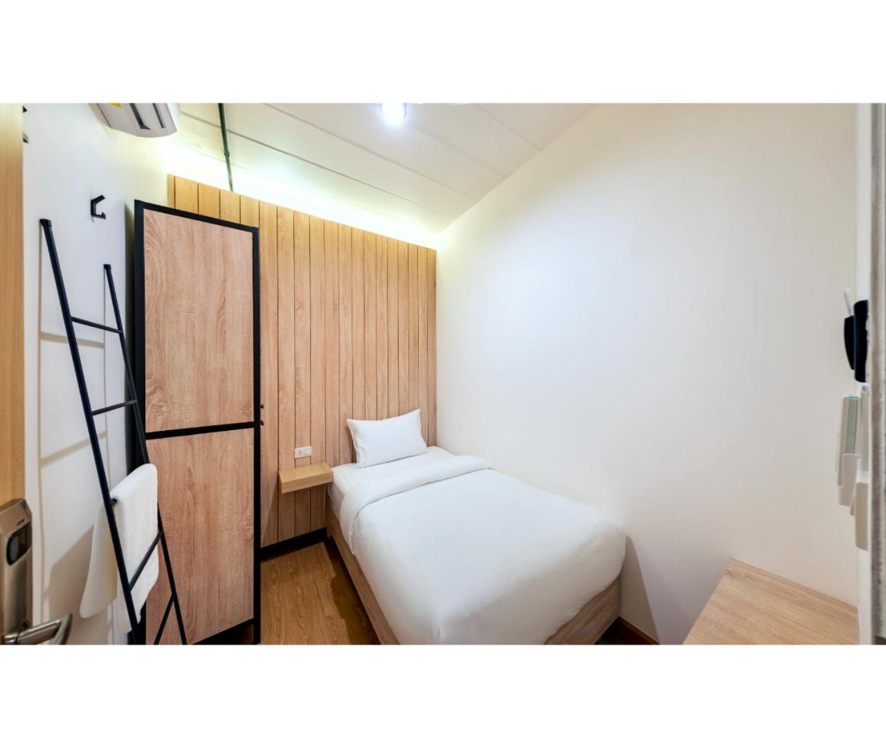 Single Room with Shared Bathroom photo 1