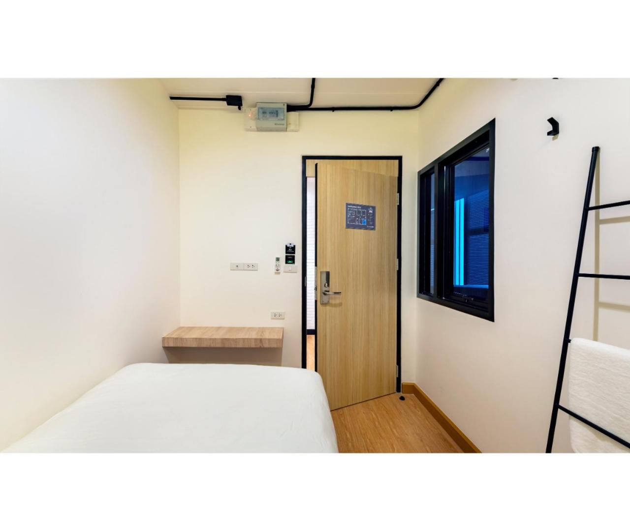 Single Room with Shared Bathroom photo 2