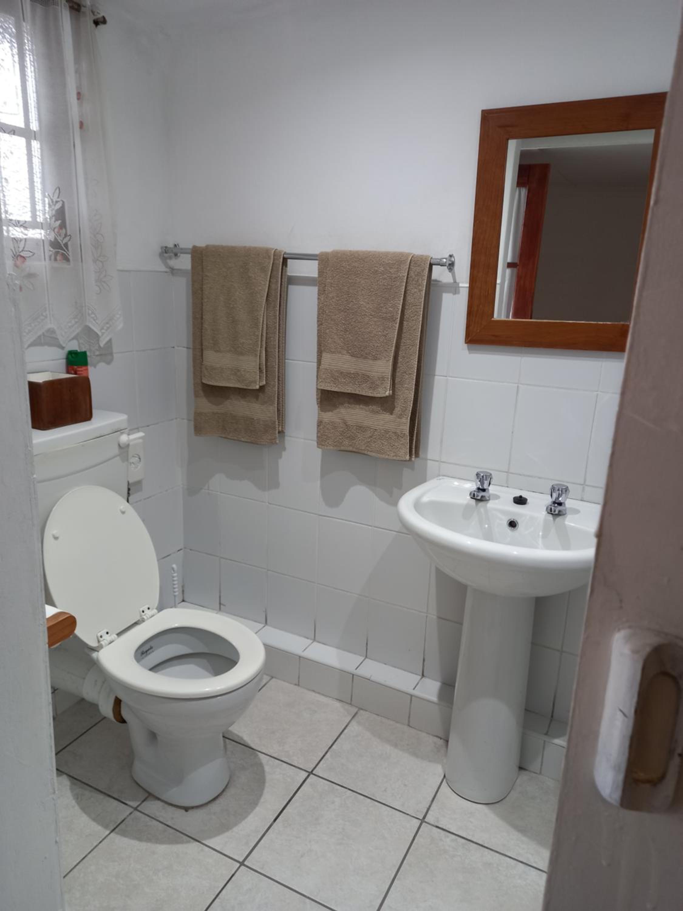 Family Room with Private Bathroom - Photo 2
