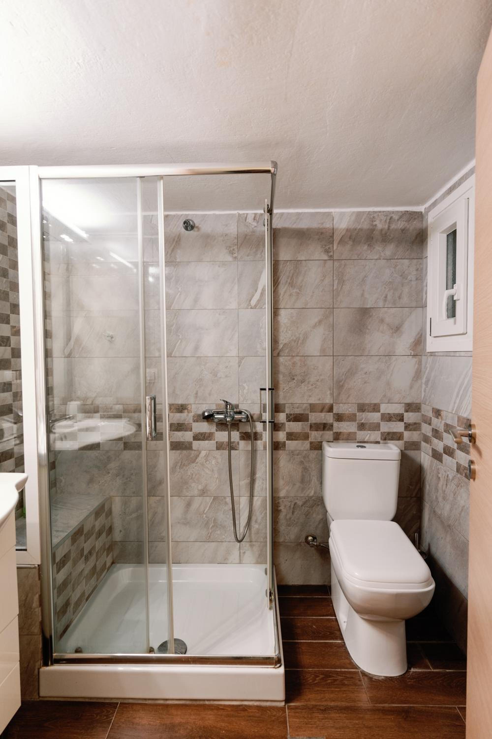 One-Bedroom Apartment - Photo 16
