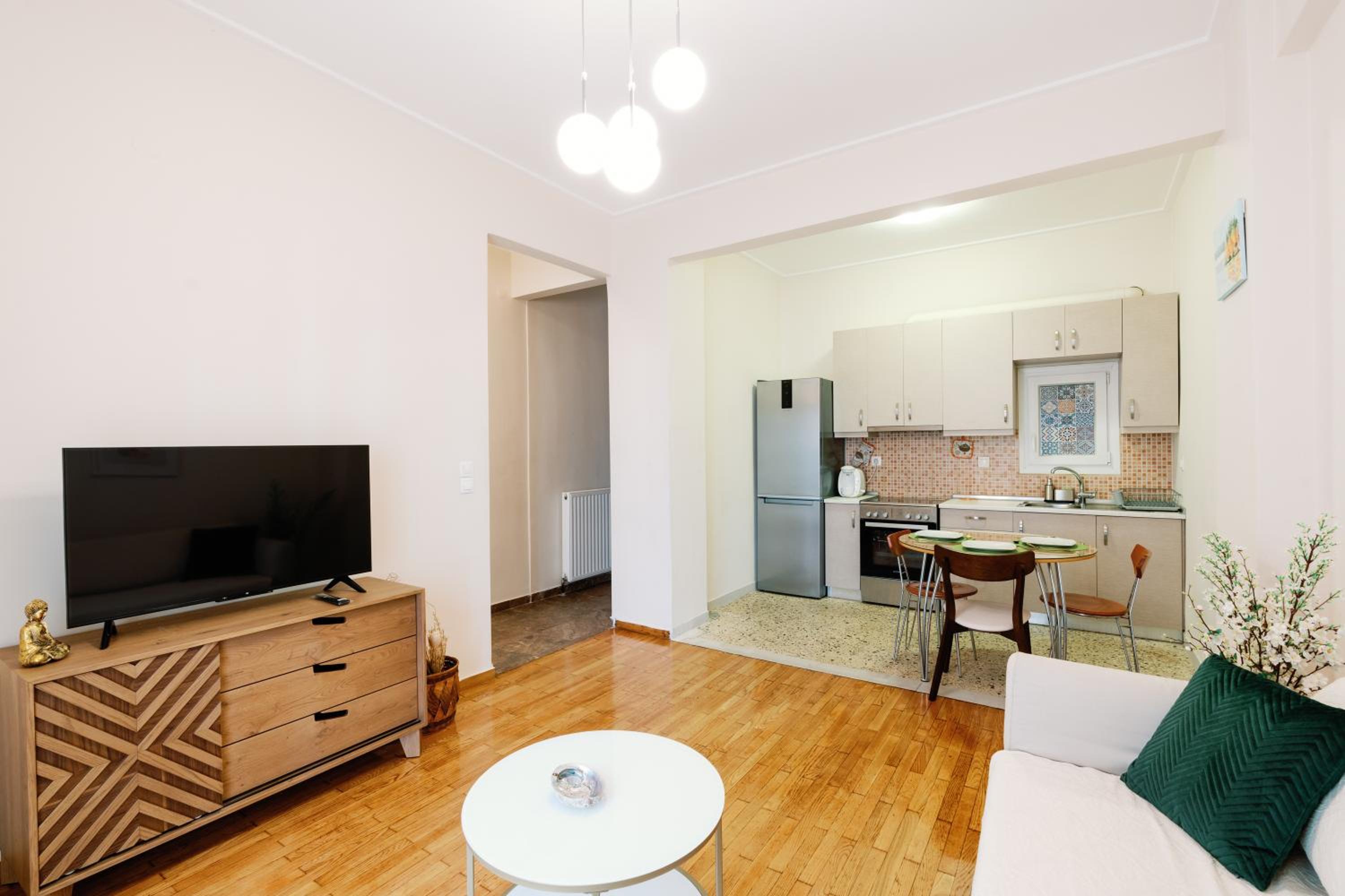One-Bedroom Apartment - Photo 2