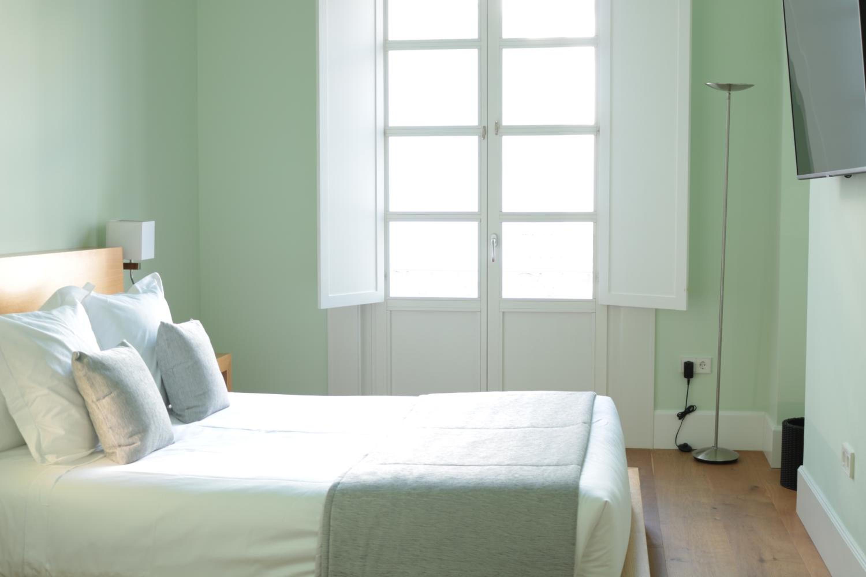 Standard Suite - Photo 35