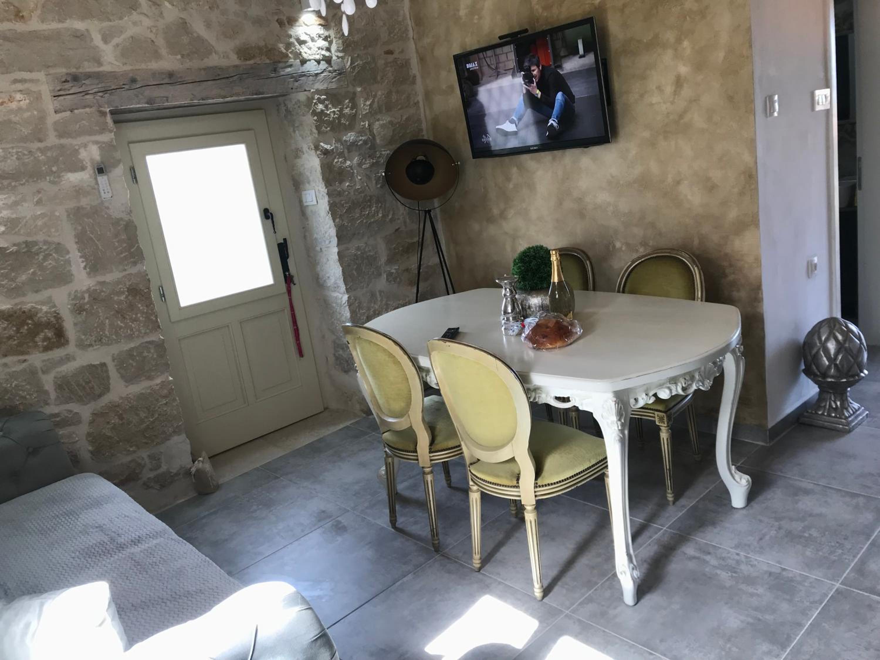 Apartment with Sea View - Photo 24