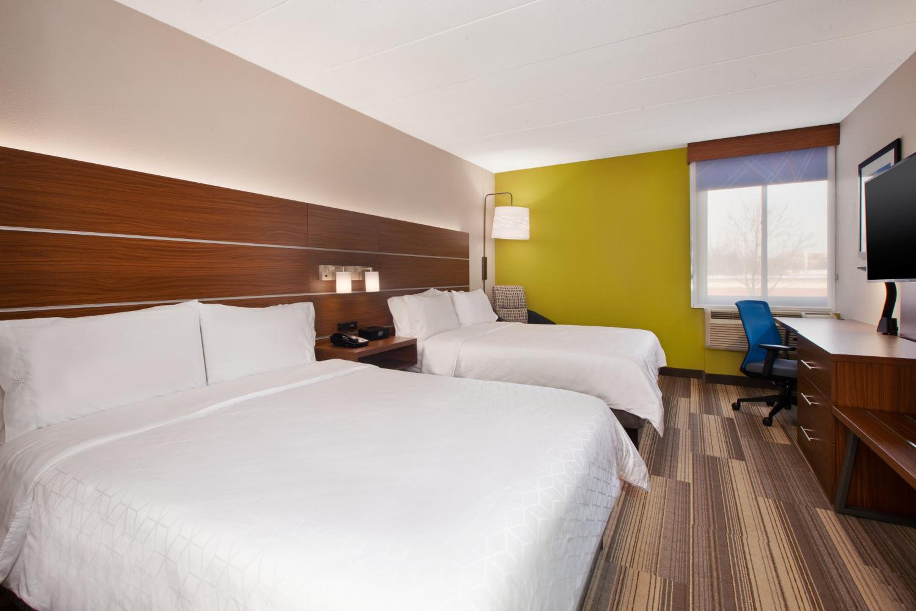 Standard Room with Two Queen Beds - Photo 1
