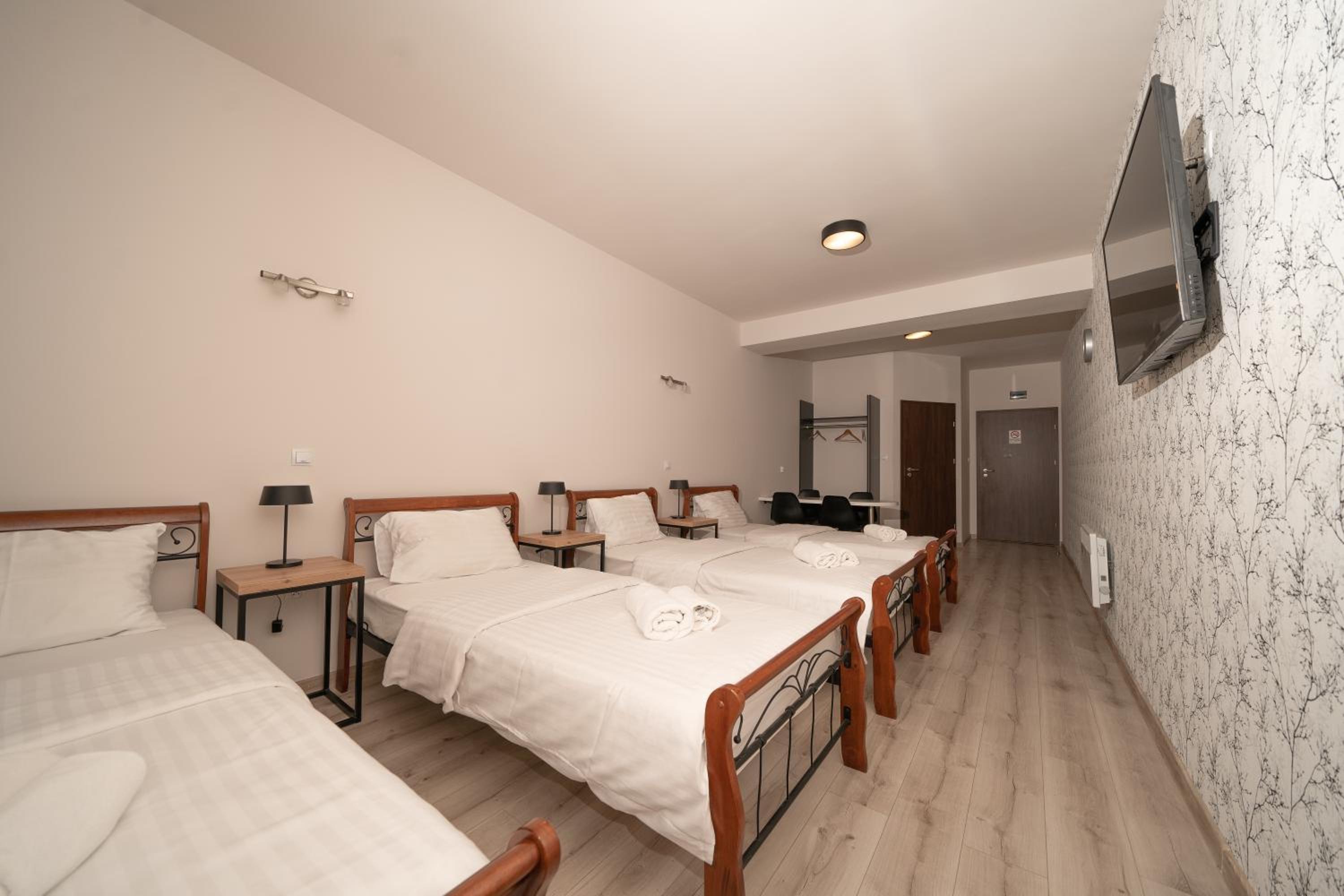 Quadruple Room - Photo 7