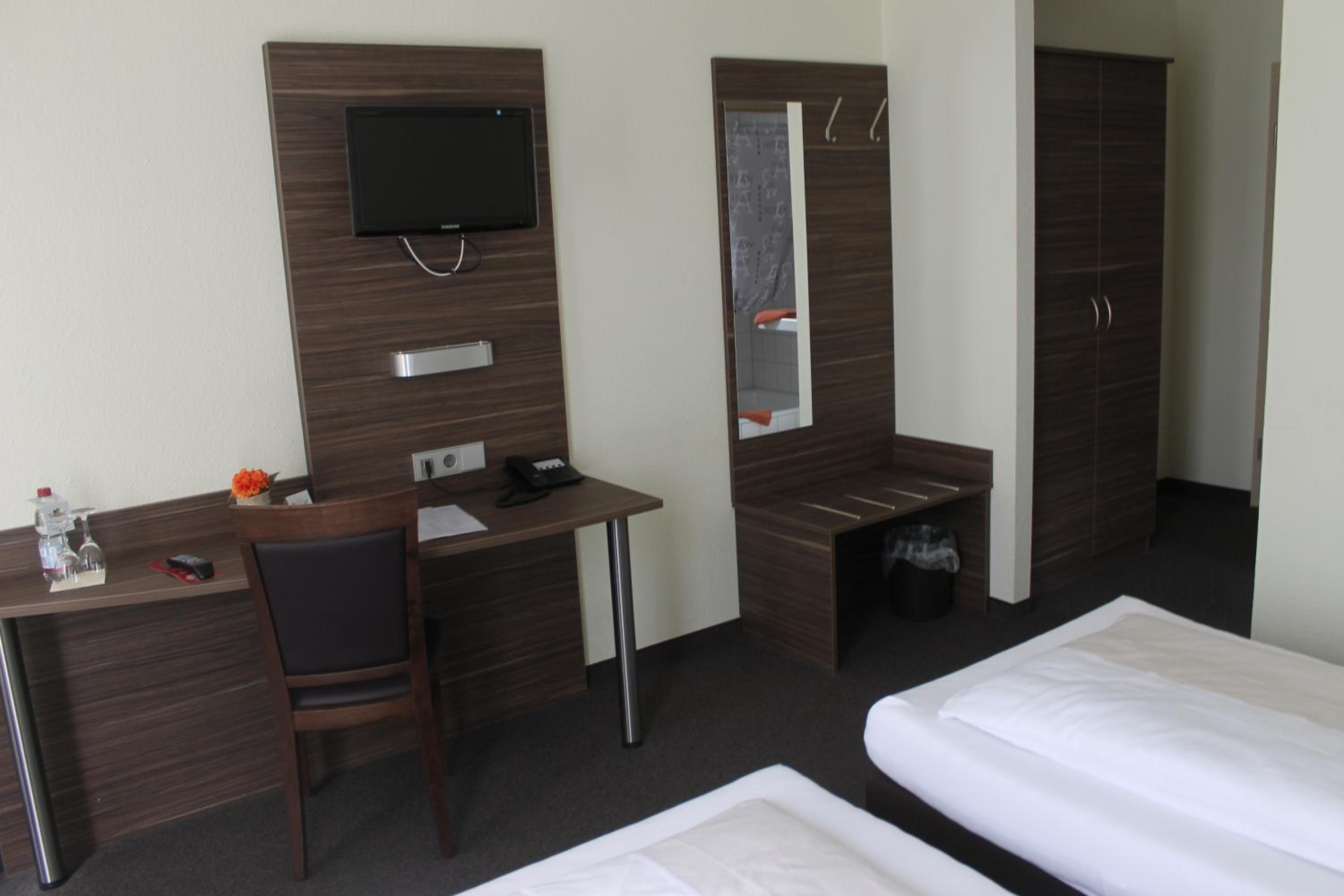 Double Room - Photo 5