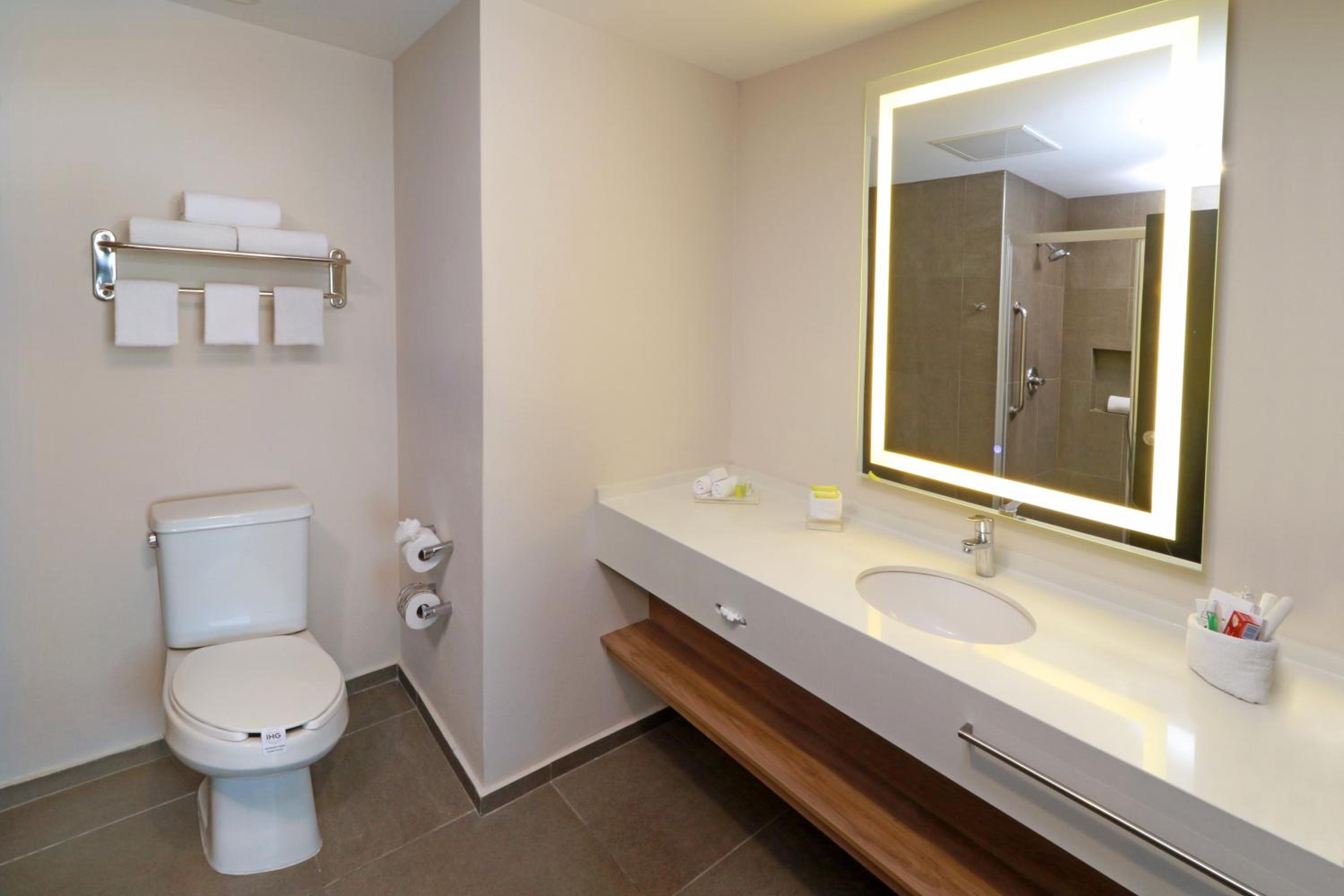 2 Queen Standard Room City View - Photo 5