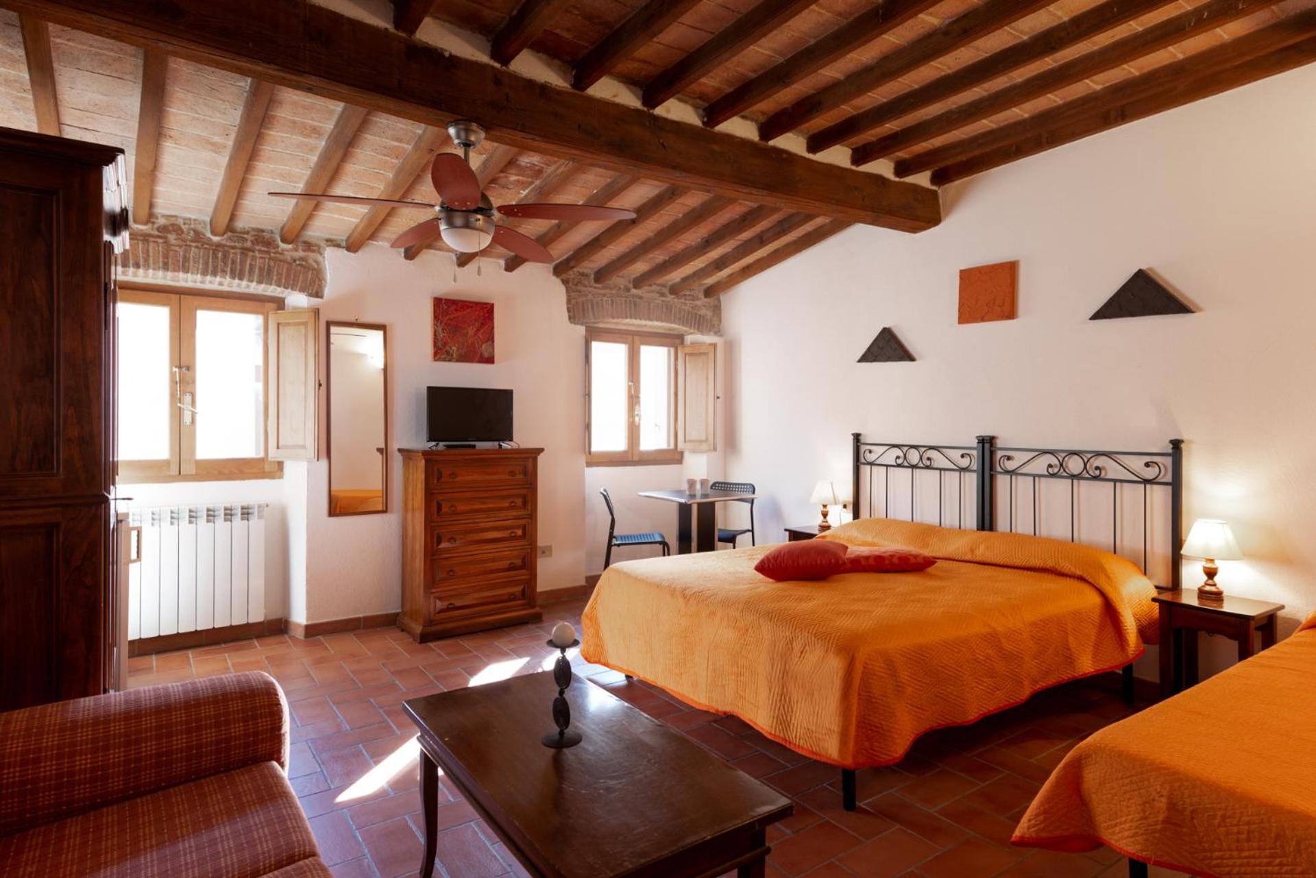 Large Double Room photo 1