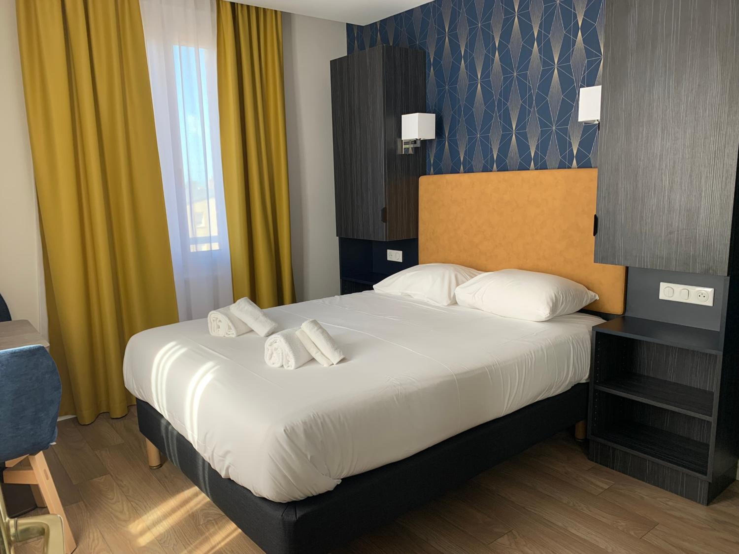 Deluxe Double Room - Photo 10