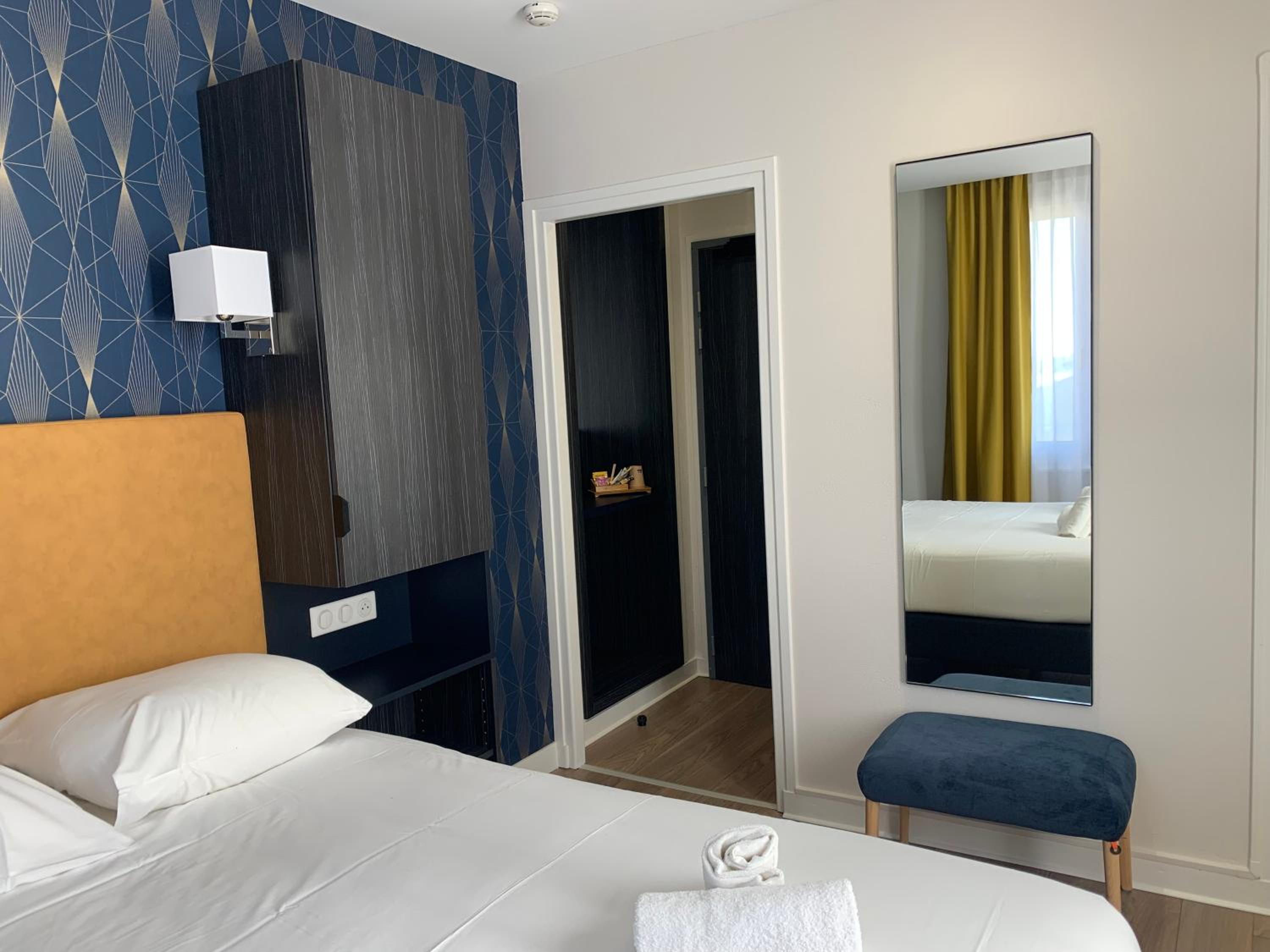 Deluxe Double Room - Photo 8