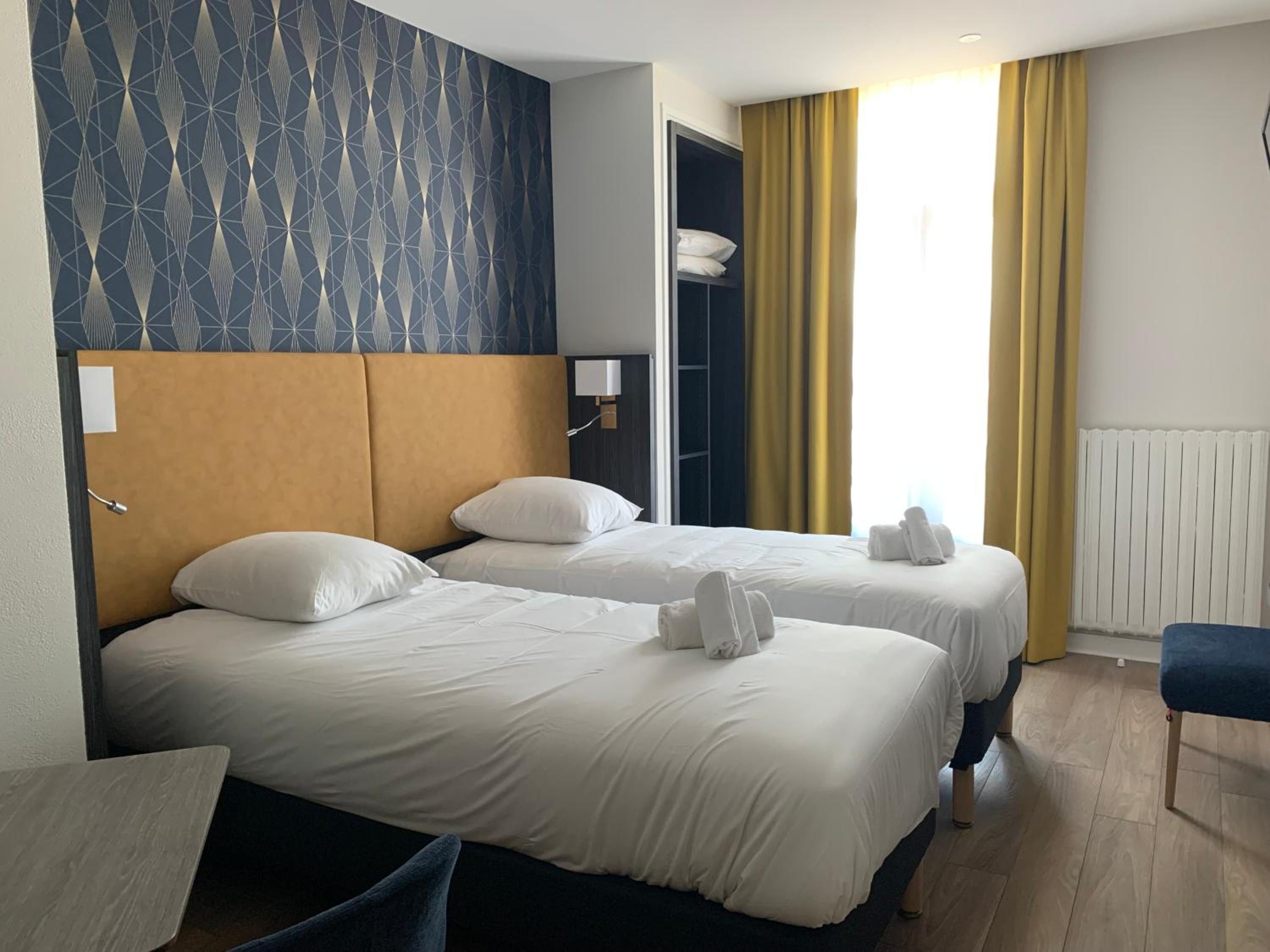 Deluxe Twin Room with Sea View - Photo 1