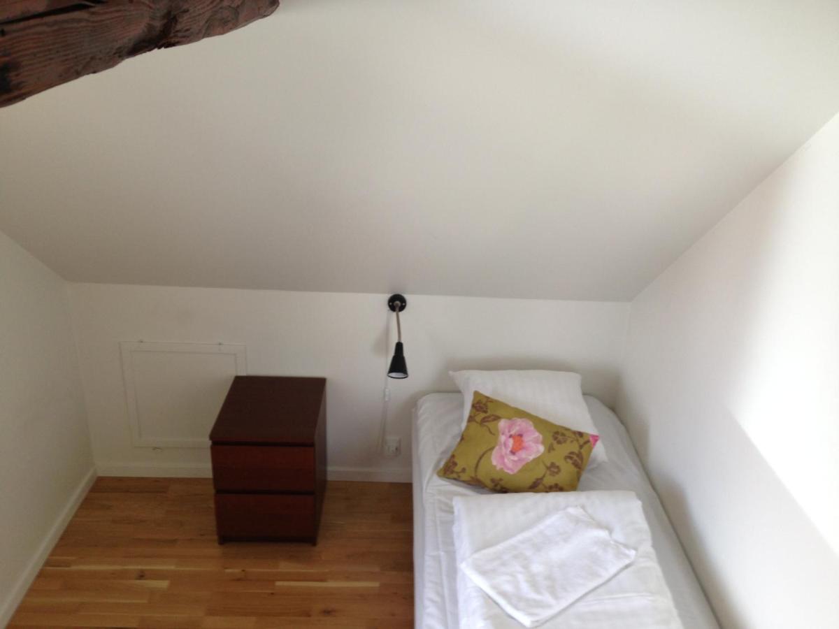 Single Room with Shared Bathroom photo 3