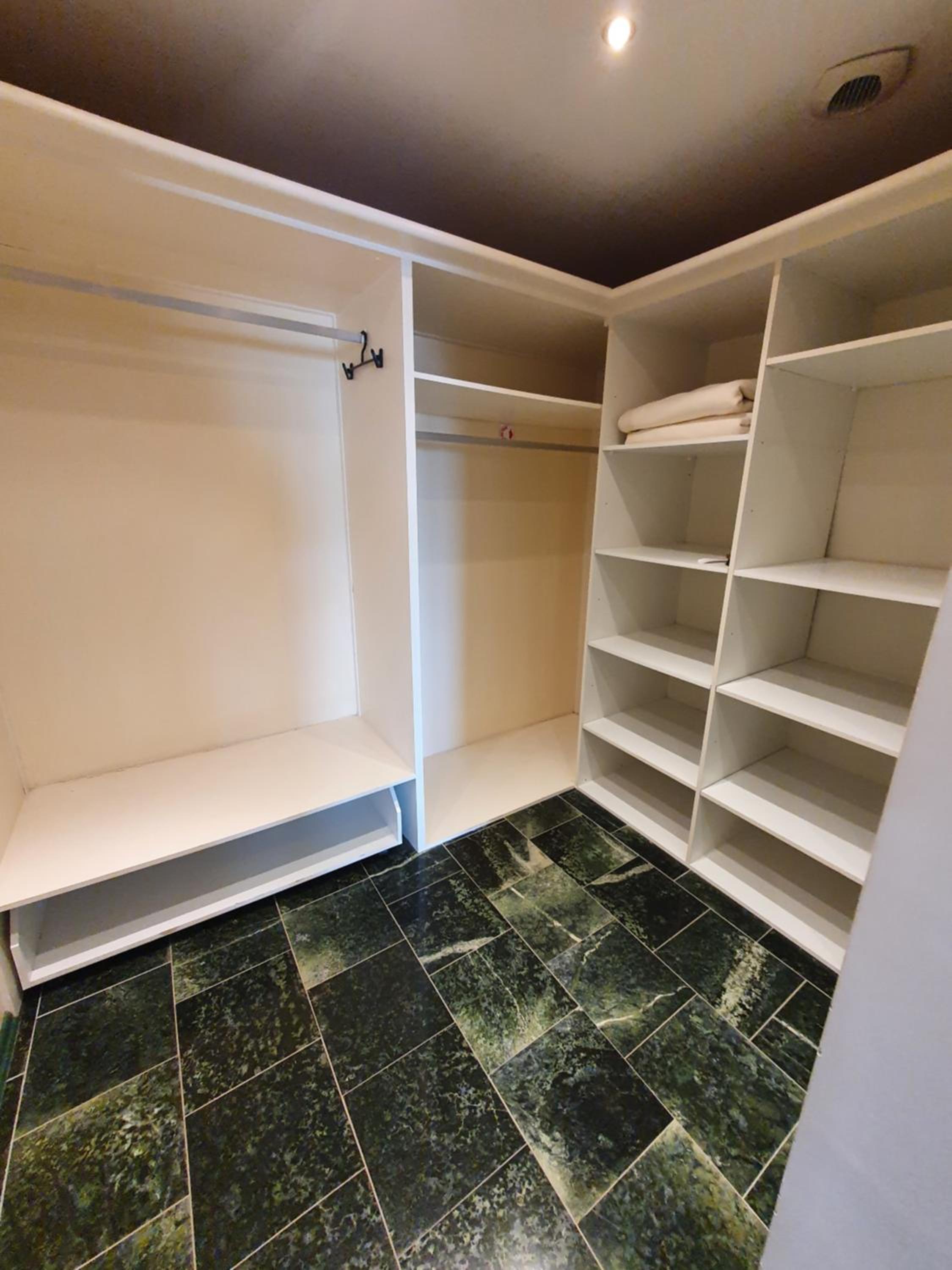  Studio Apartment - Double Bed - ground floor photo 2