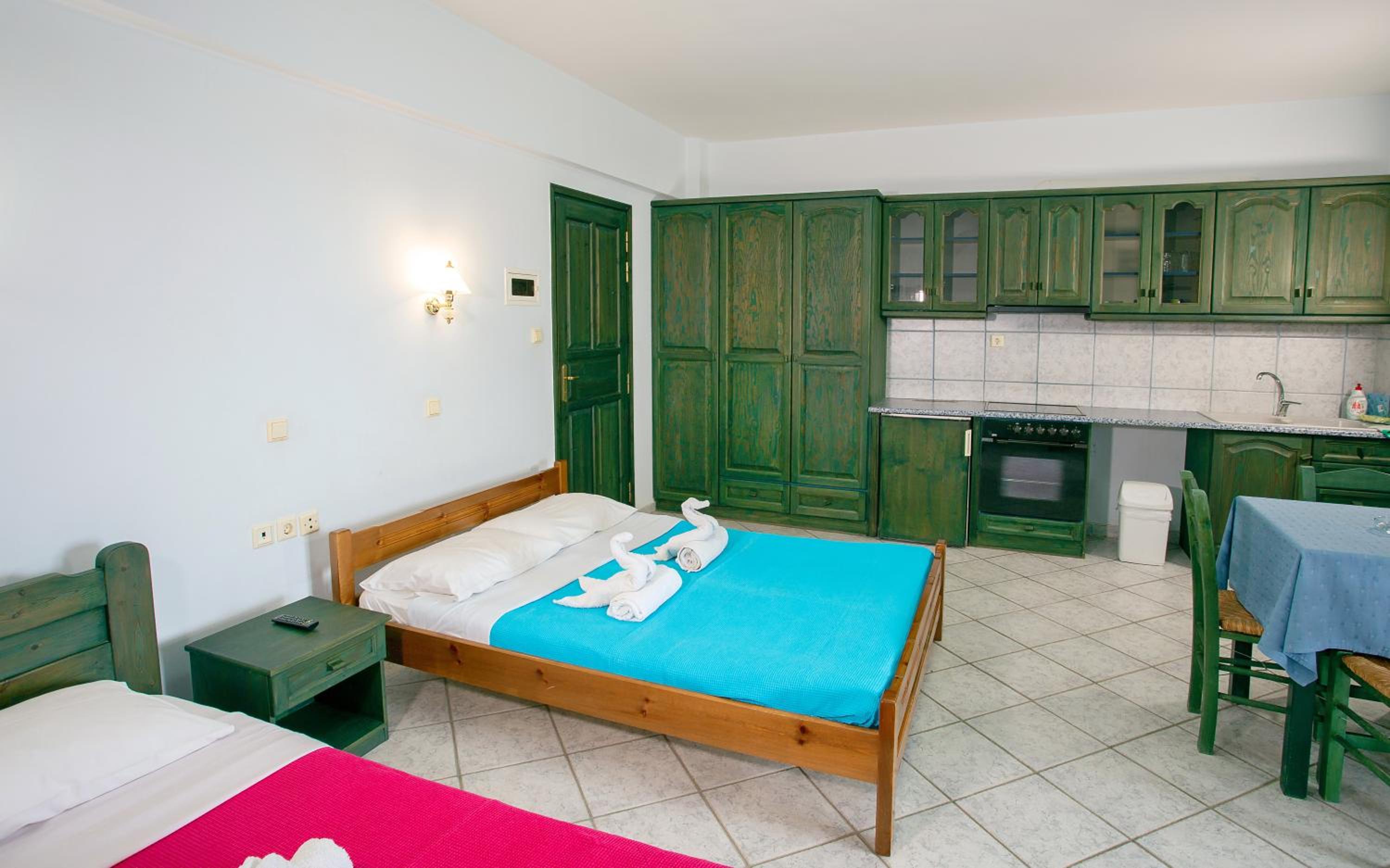 Studio (3 Adults)