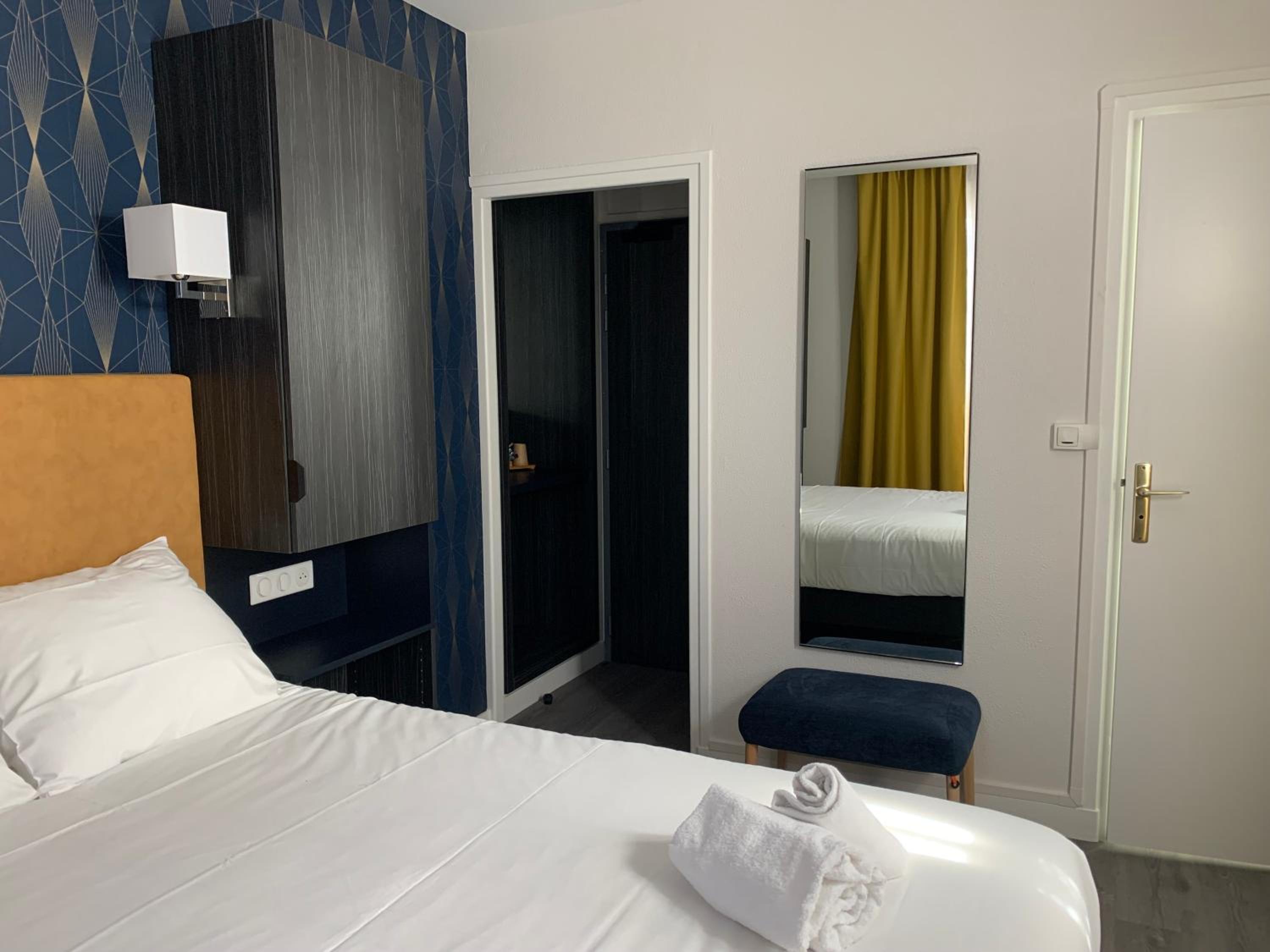 Deluxe Double Room with Balcony and Sea View - Photo 4