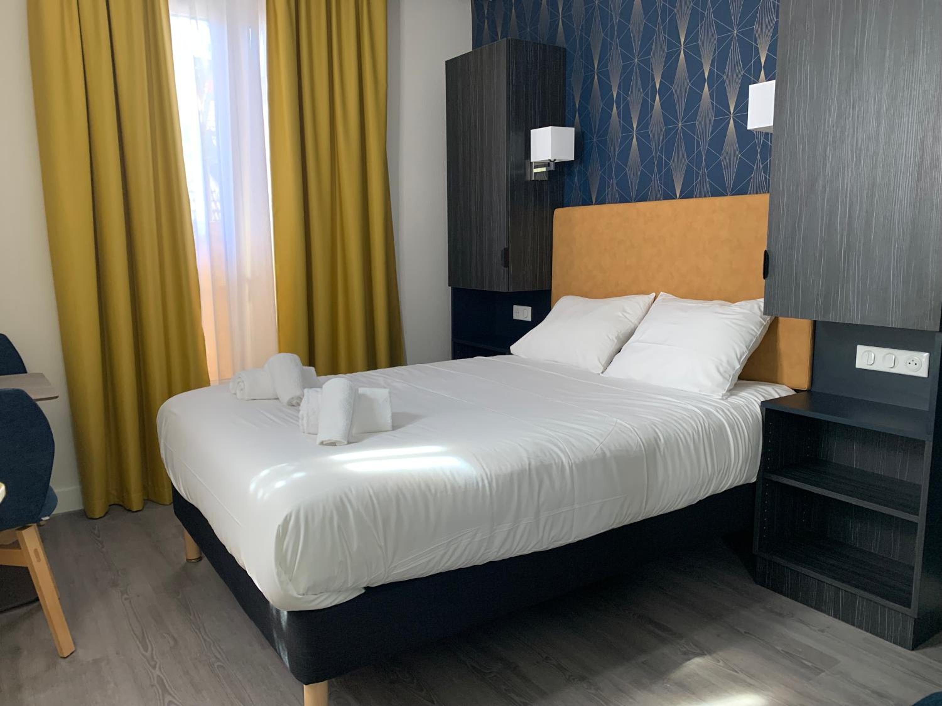 Deluxe Double Room with Balcony and Sea View - Photo 1
