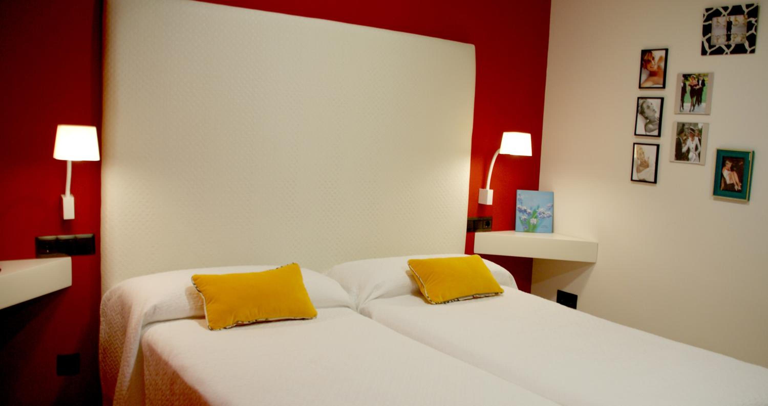 Double Room with Private Bathroom - Photo 4