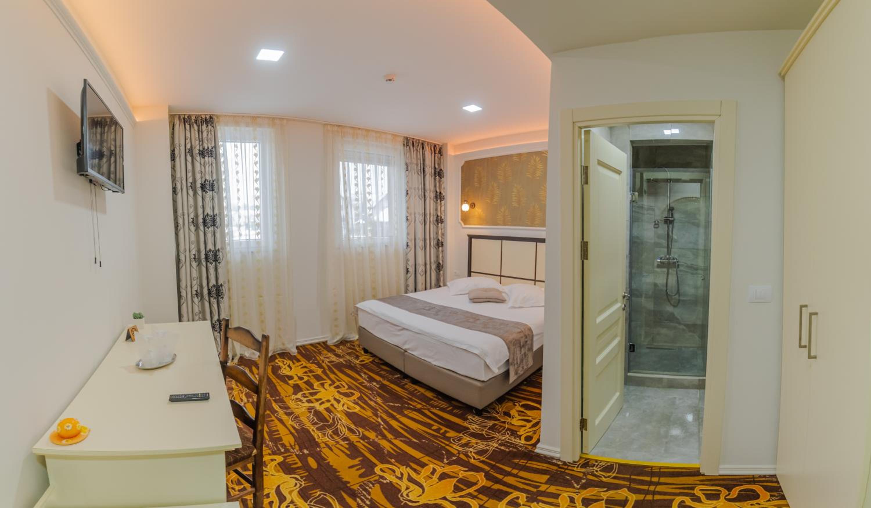 Deluxe Double or Twin Room - Photo 8
