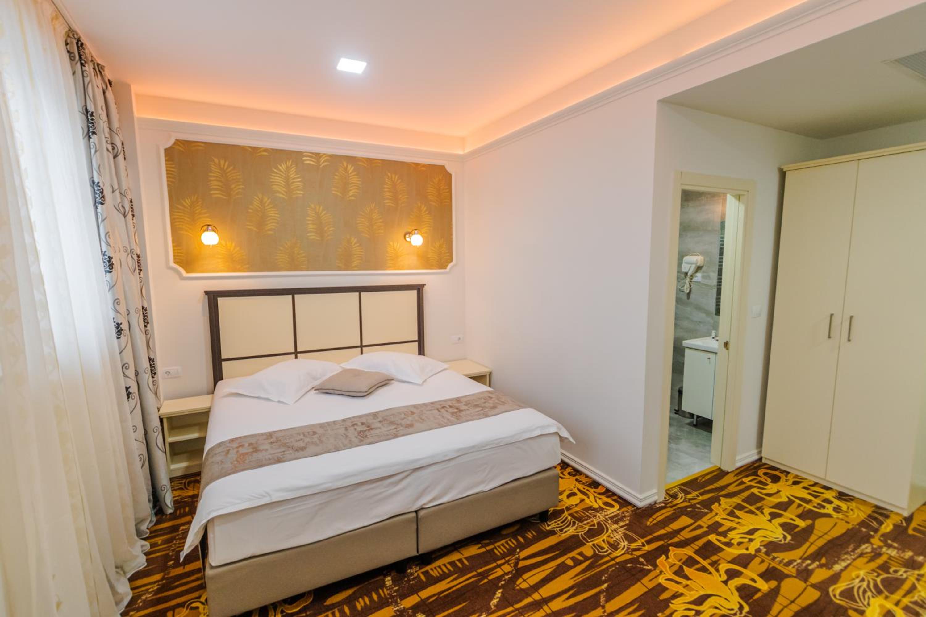 Deluxe Double or Twin Room - Photo 6