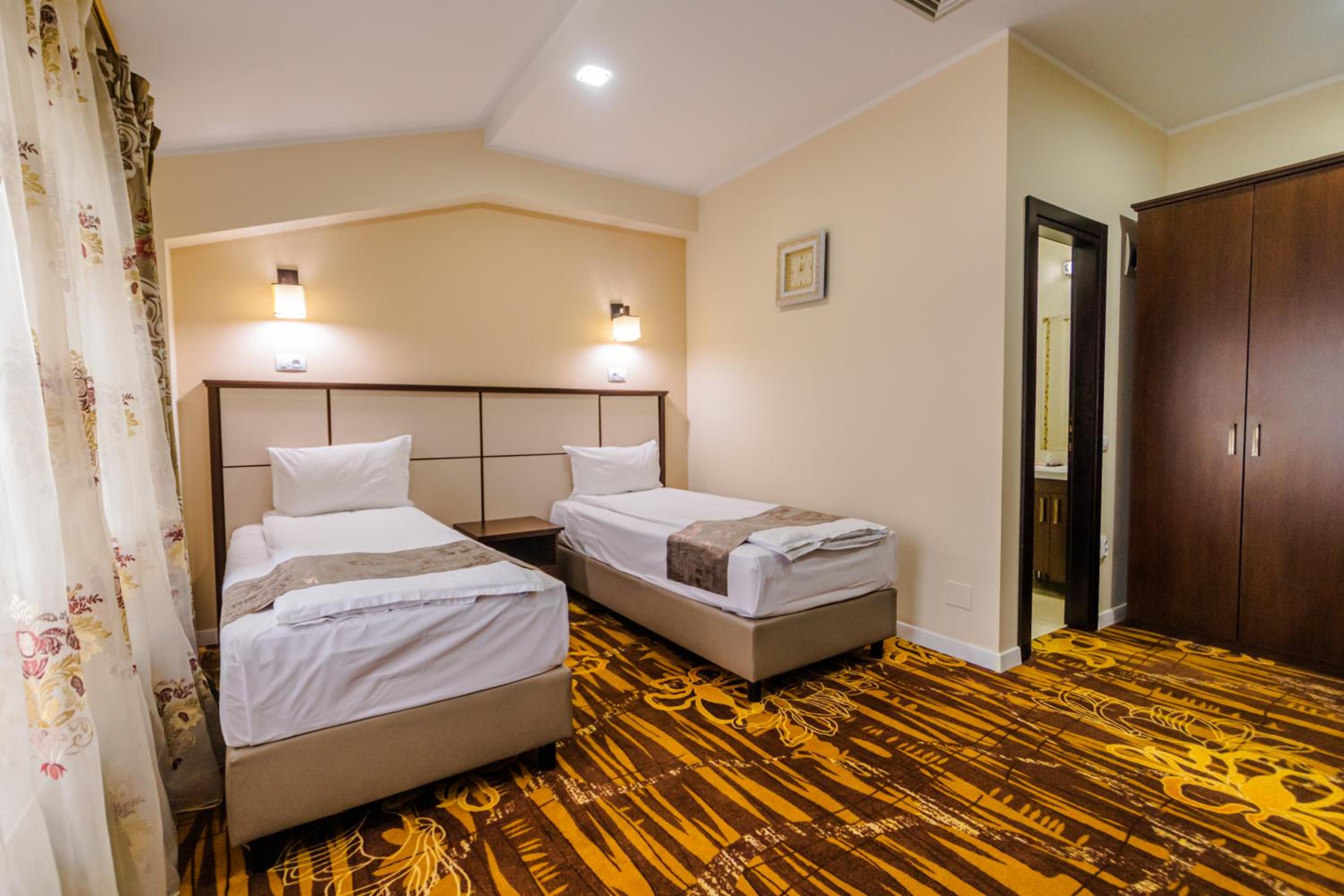 Deluxe Double or Twin Room - Photo 7