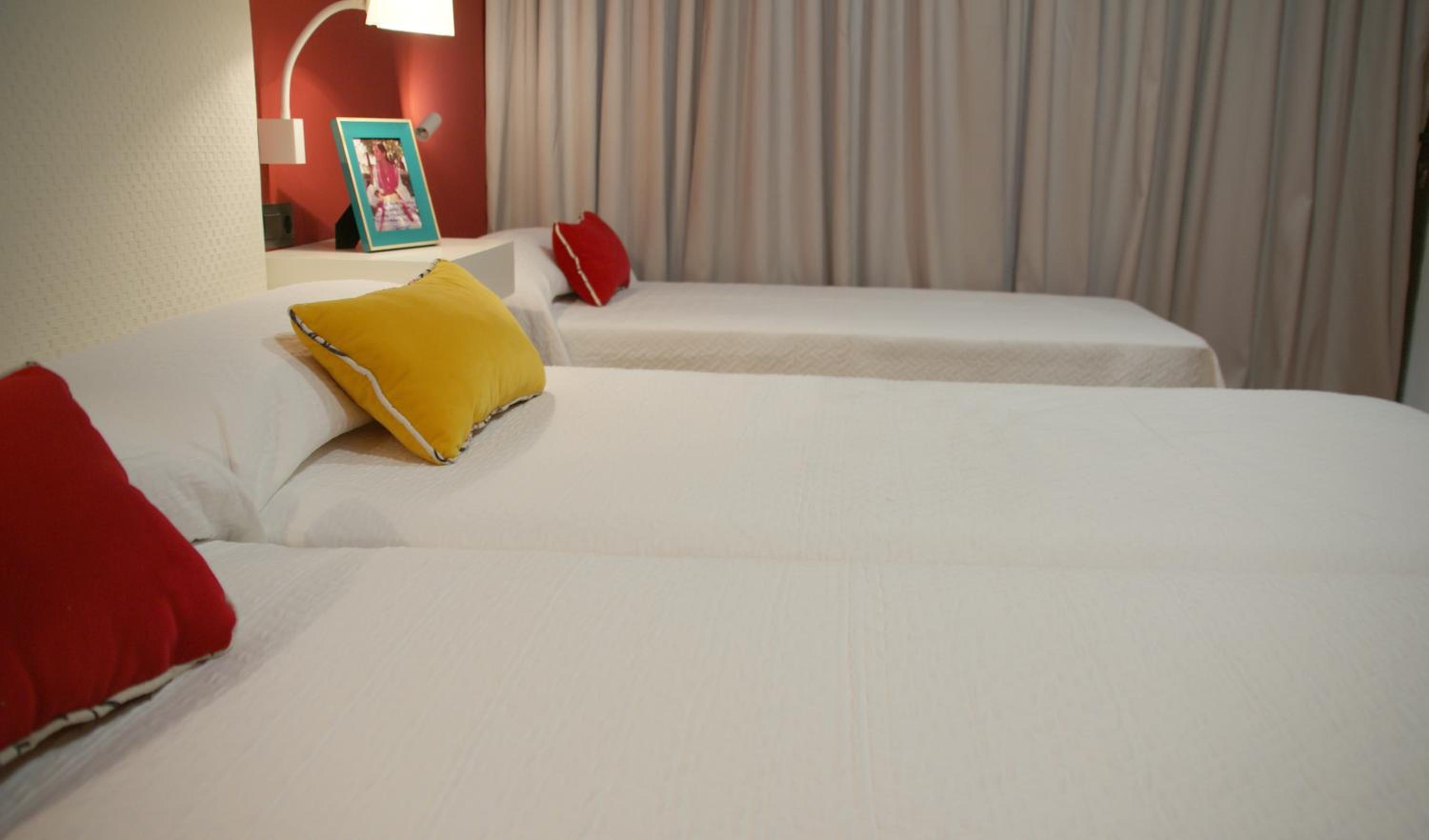 Family Room with Private Bathroom - Photo 3