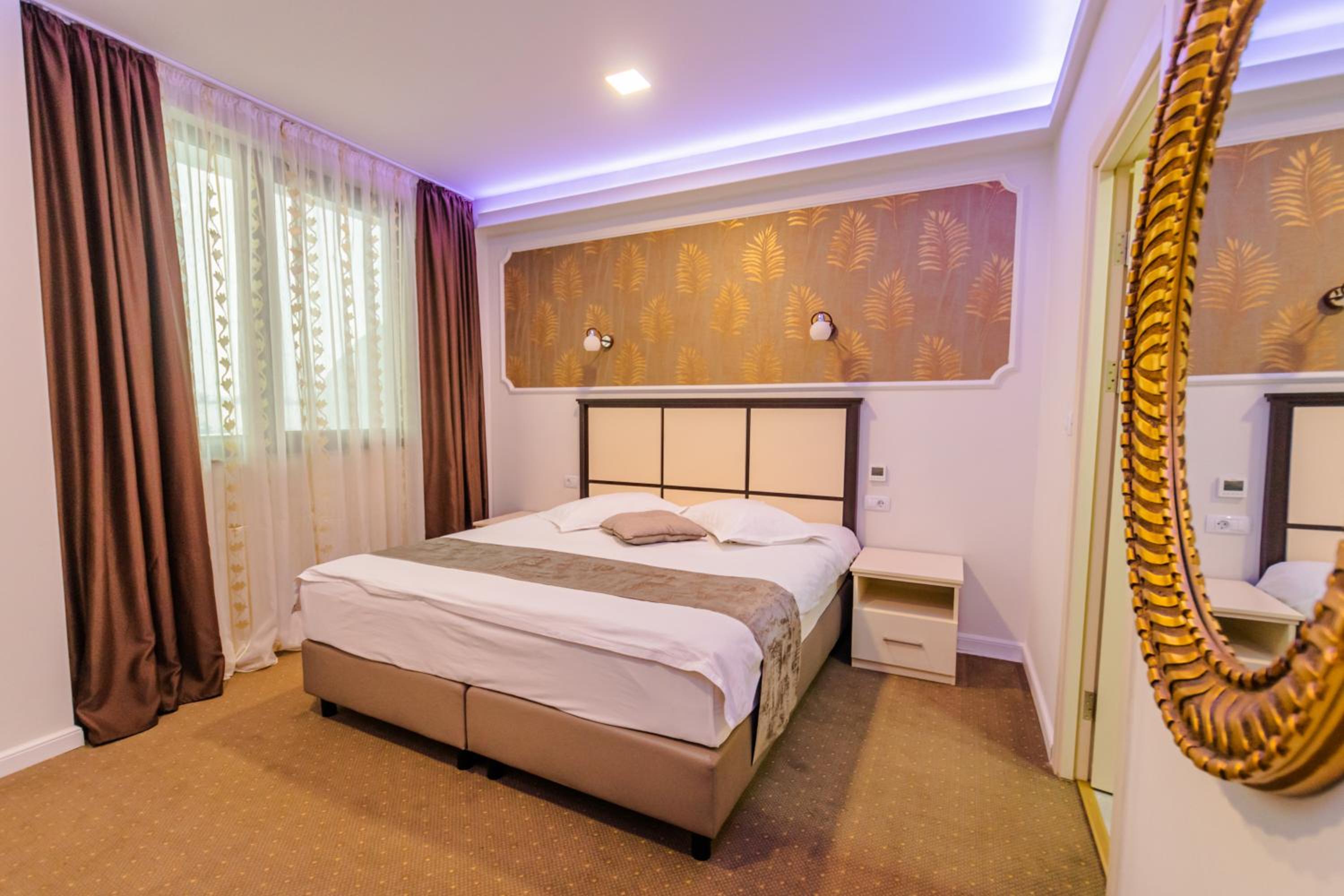 Deluxe Double Room with Balcony - Photo 2