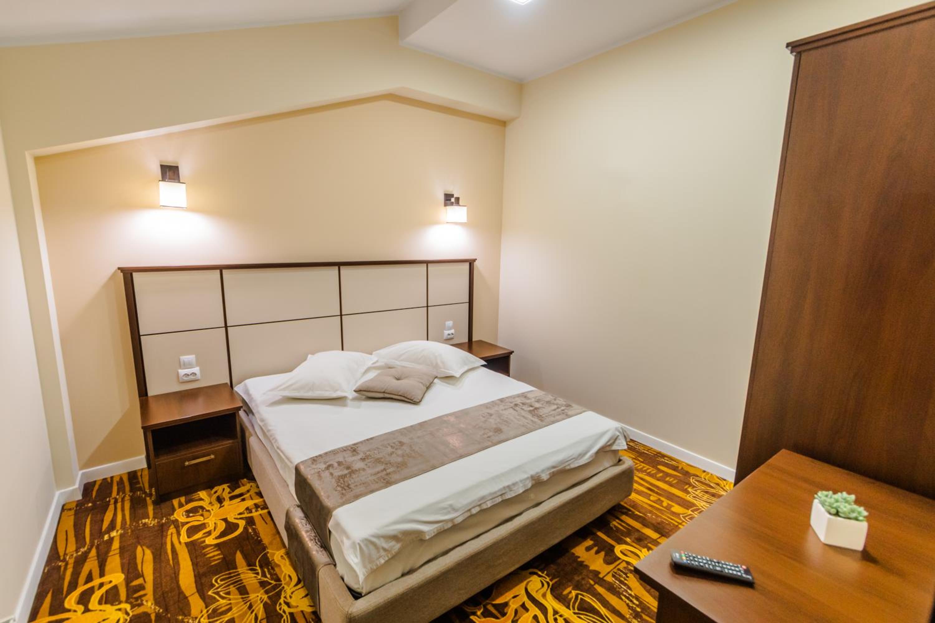 Suite with Balcony - Photo 4