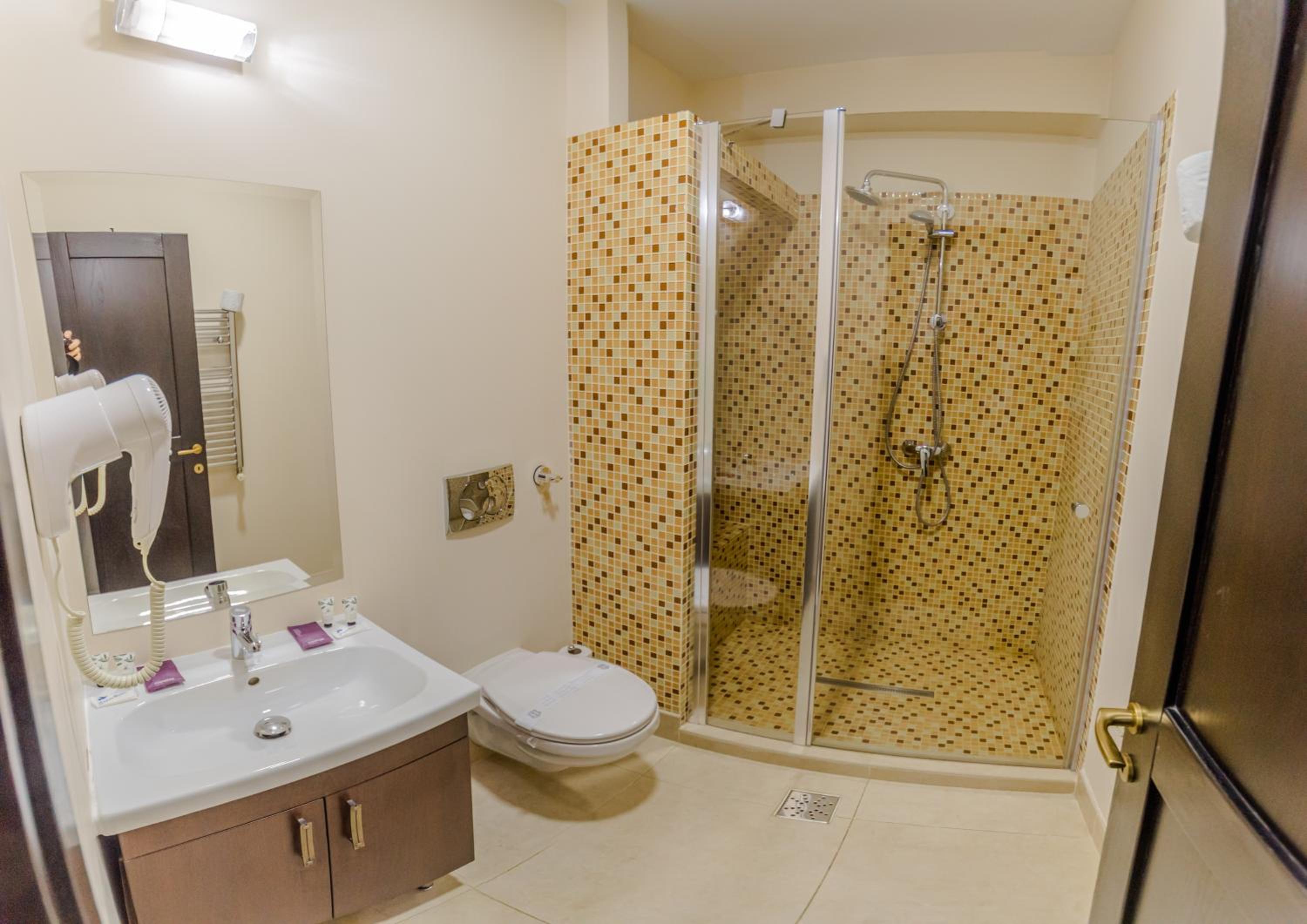 Suite with Balcony - Photo 2