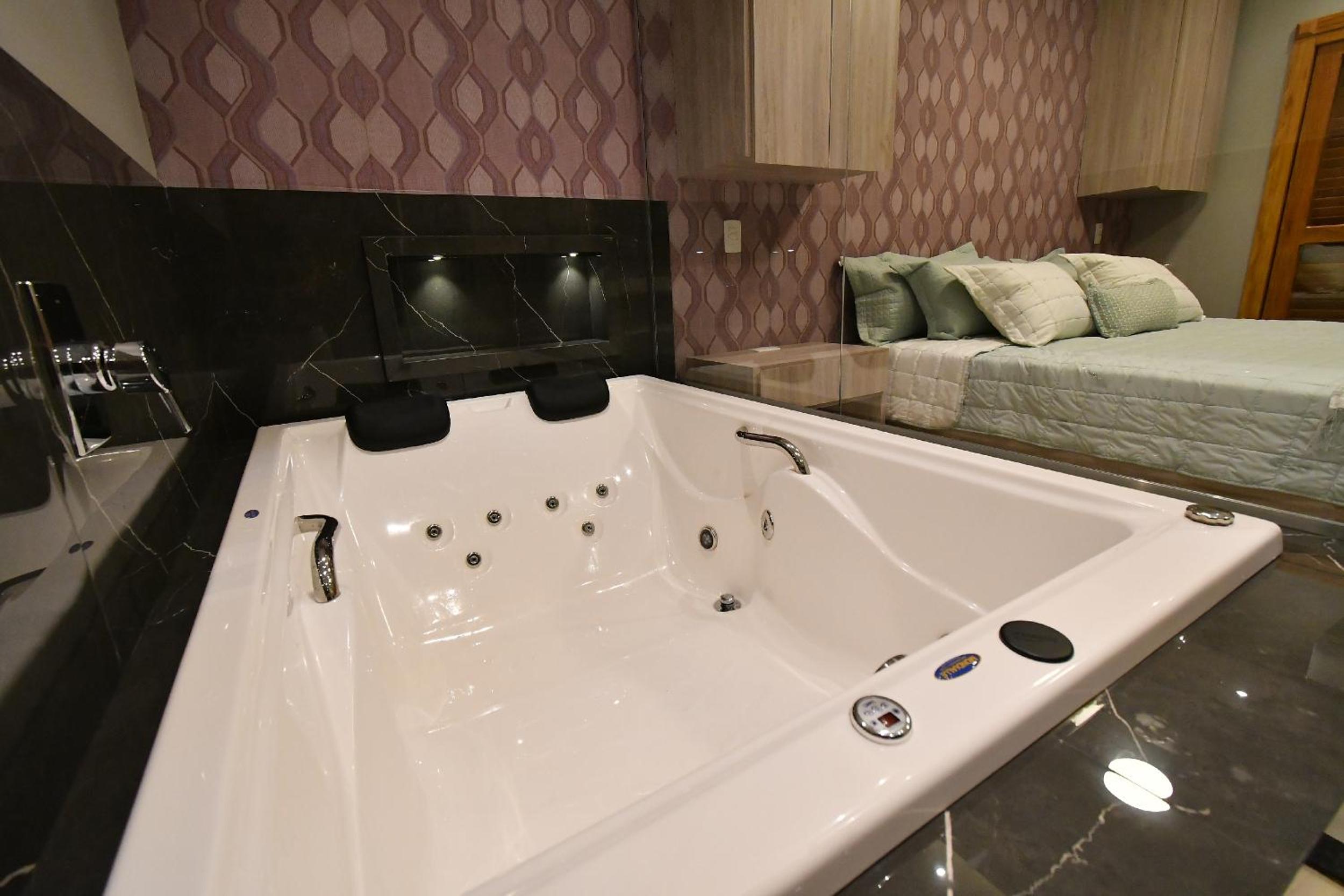 Deluxe Double Room with Bath photo 2