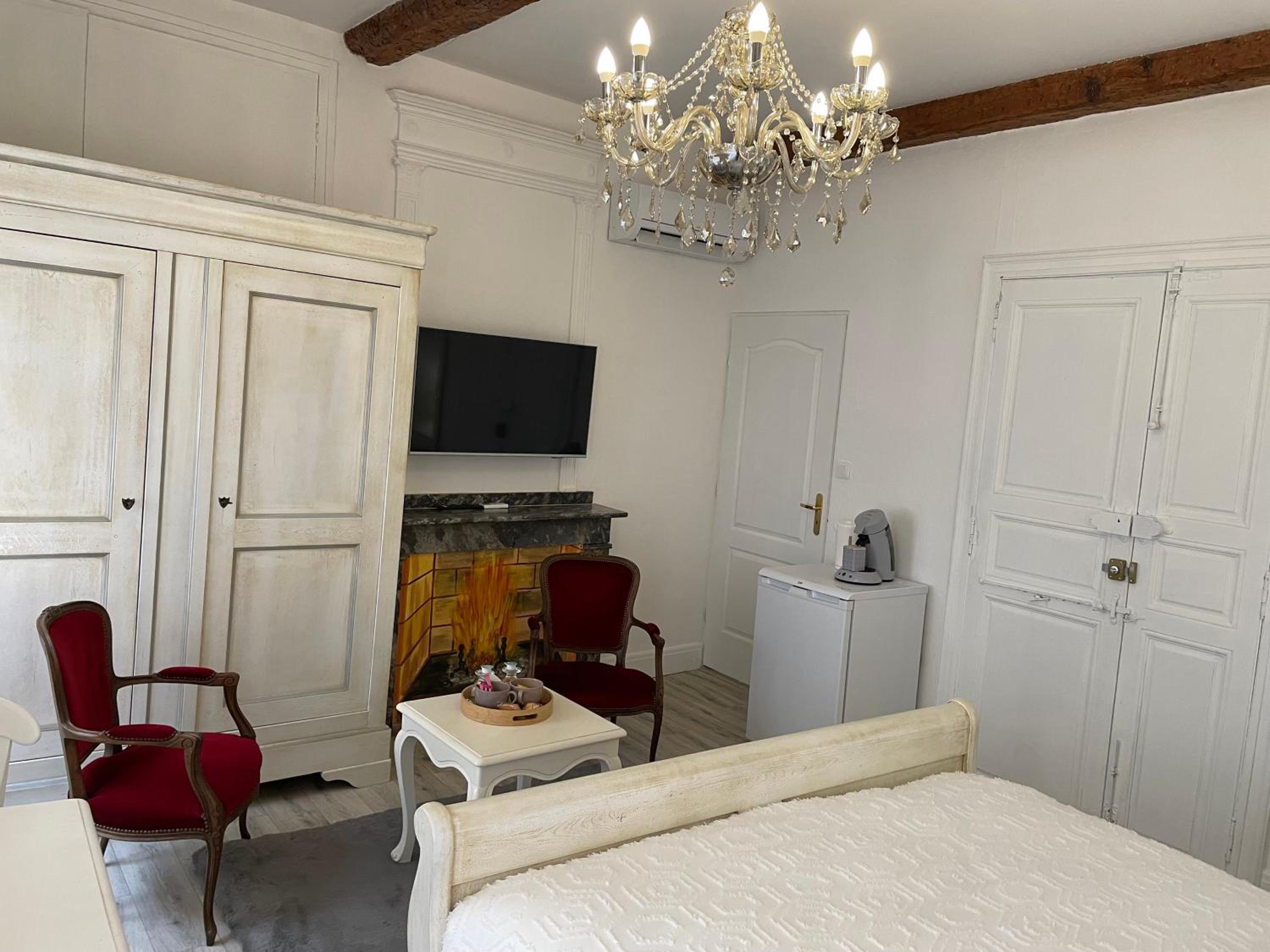 Double Room - Photo 5