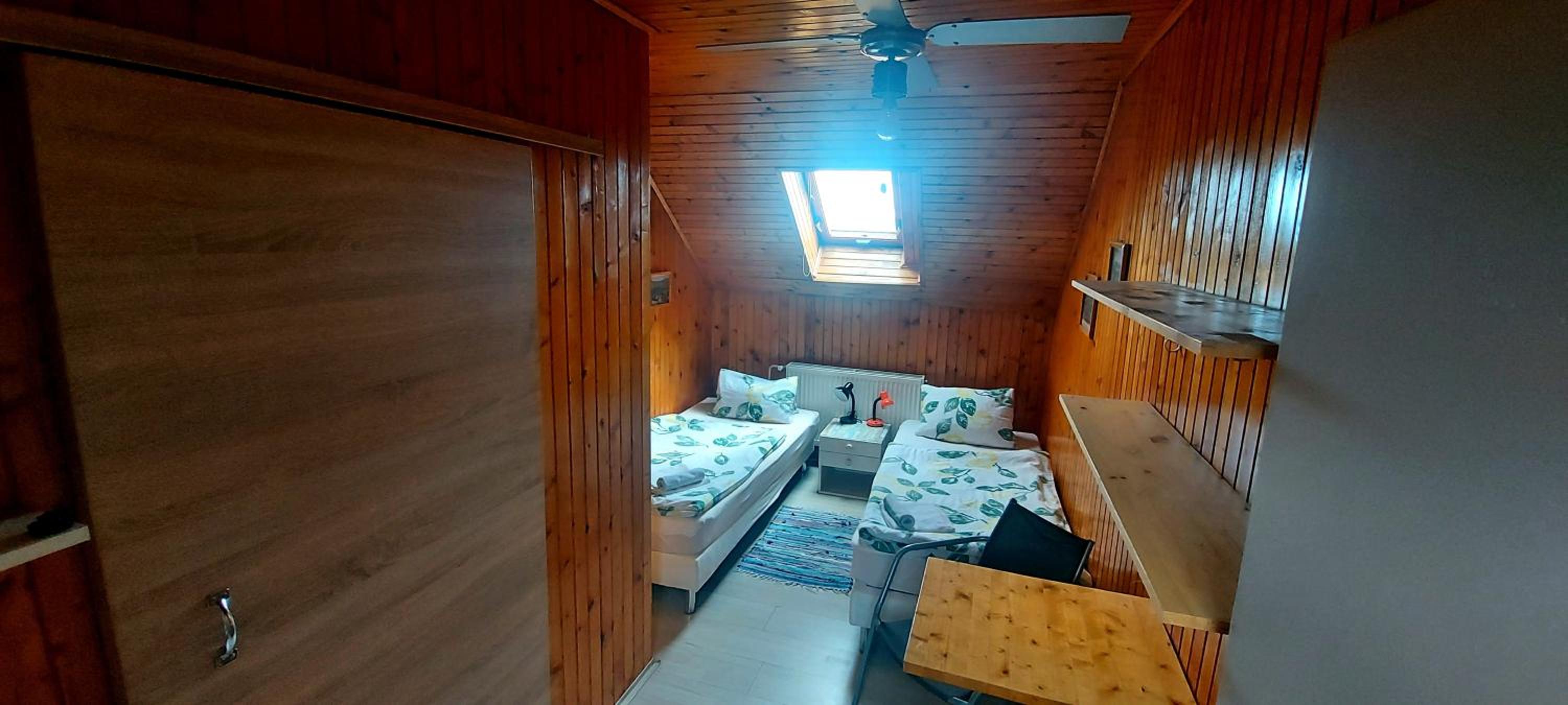 Standard Twin Room photo 2