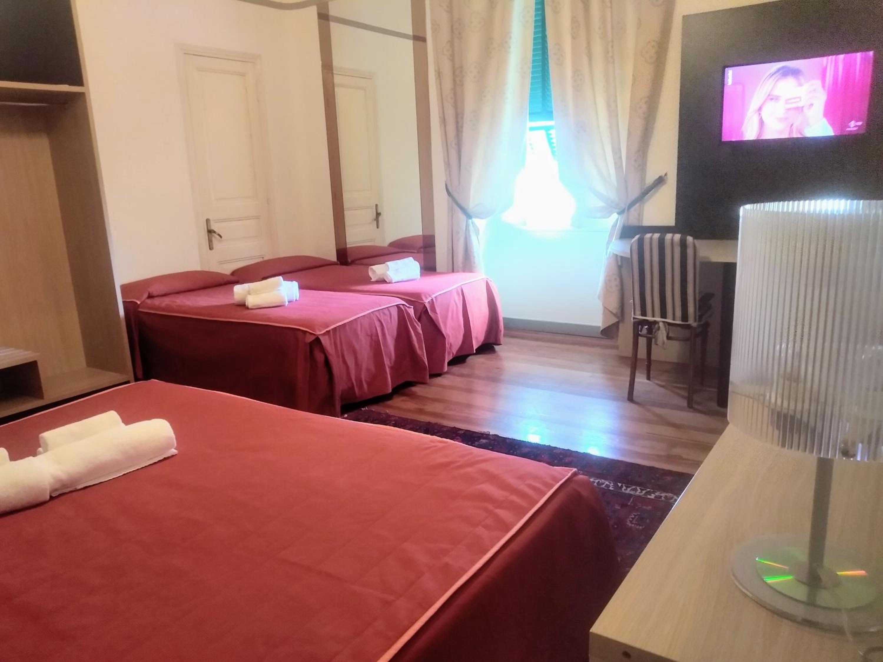 Quadruple Room - Photo 2